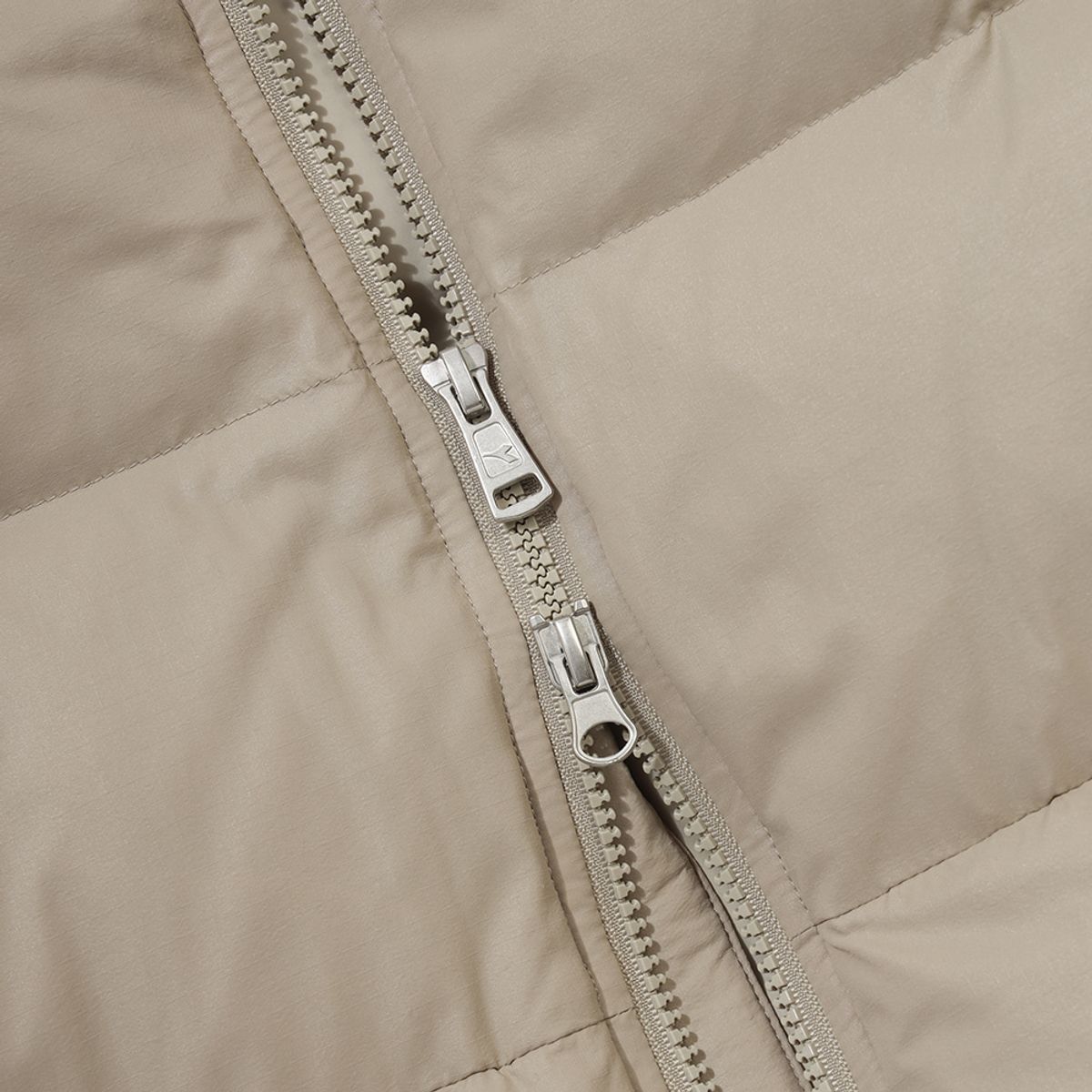 디아도라(diadora) 베라피우마 프리즈 덕다운 베스트 BEIGE