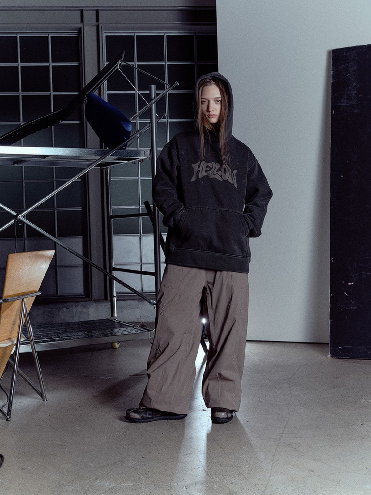 헬로우(HELLOW) PULSE HOODY 25 CHARCOAL