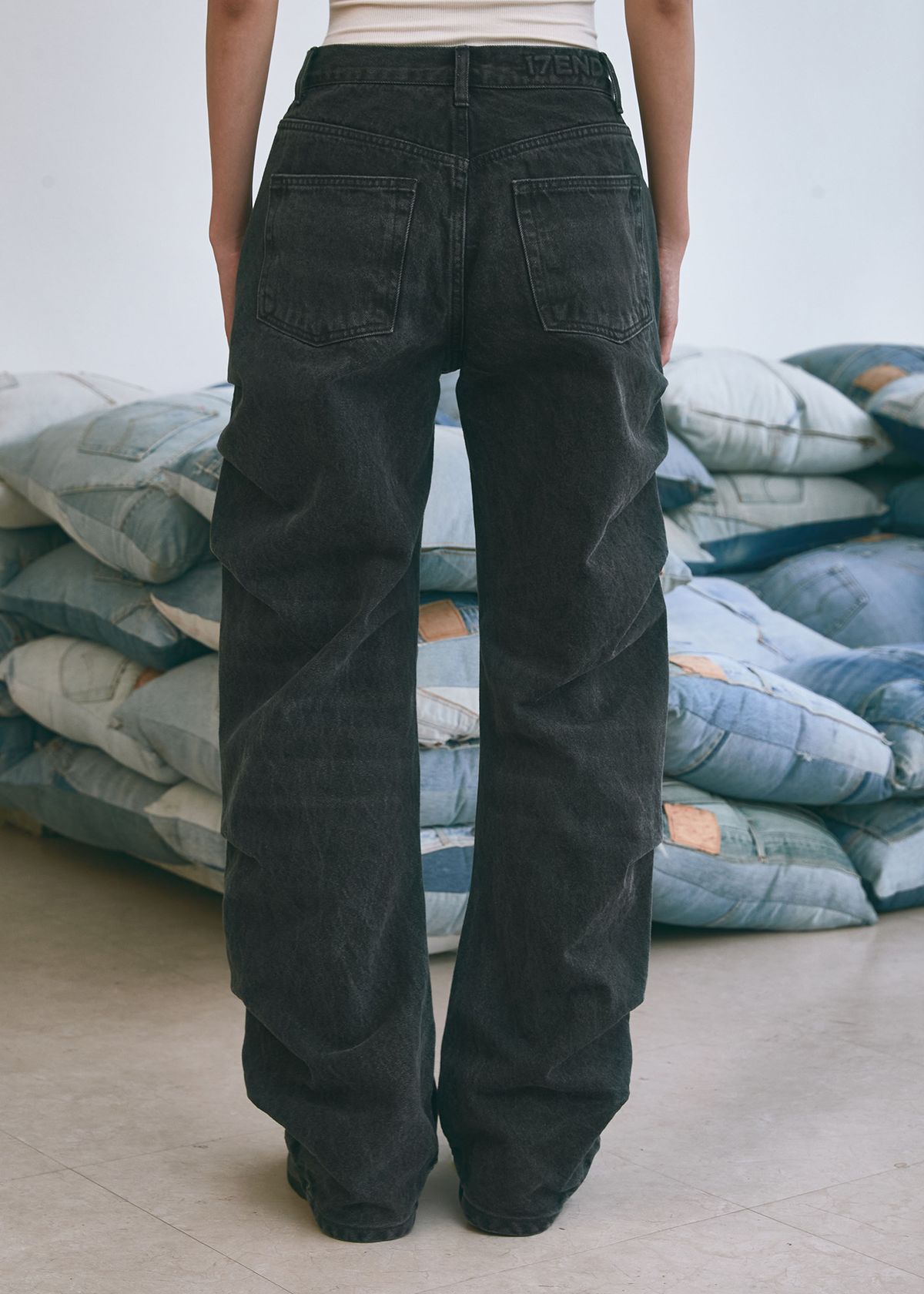 세븐틴엔드(17END) F 008 SIX TUCKS JEANS