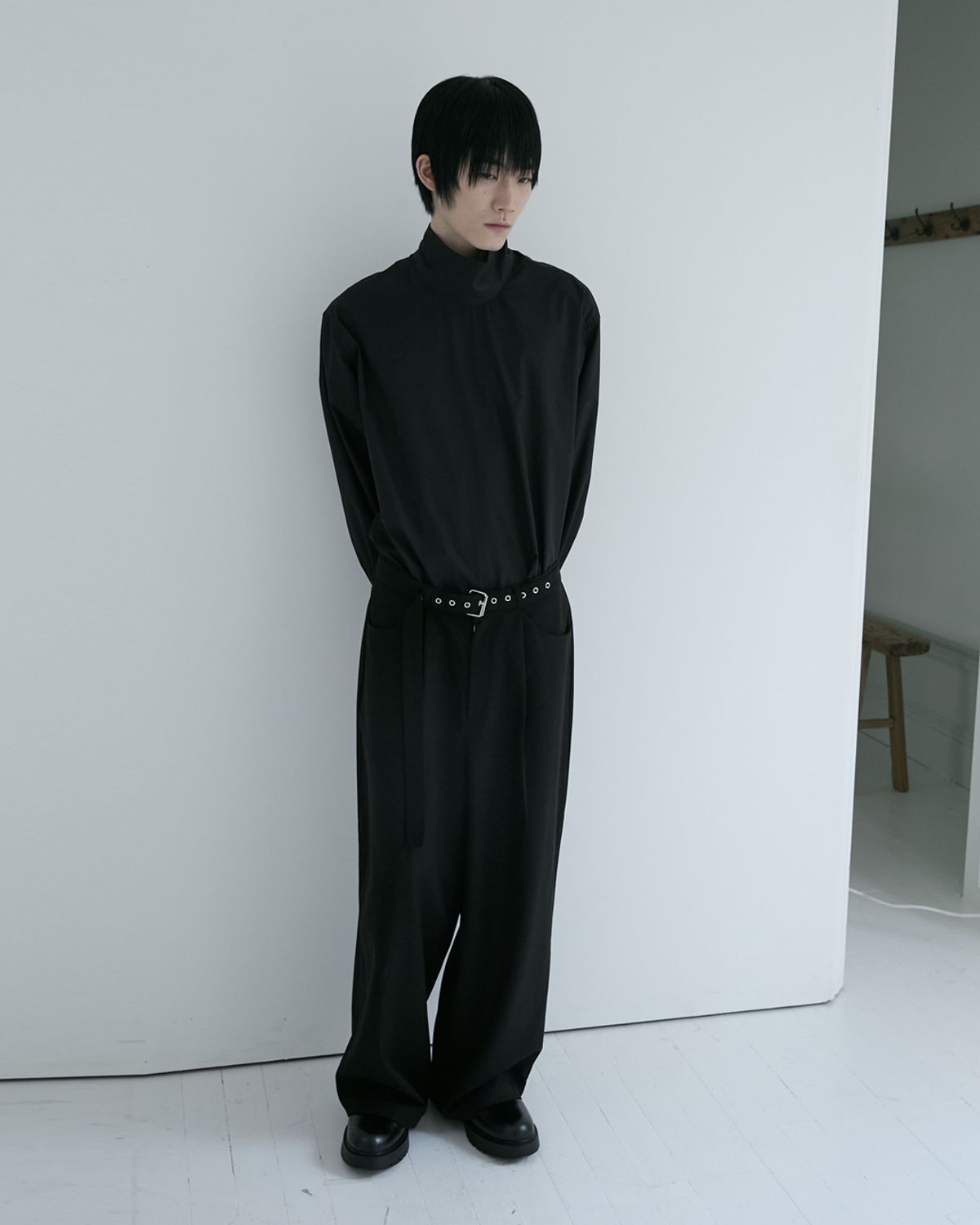 키류(KIRYU) BELTED CURVED SLACKS (BLACK)