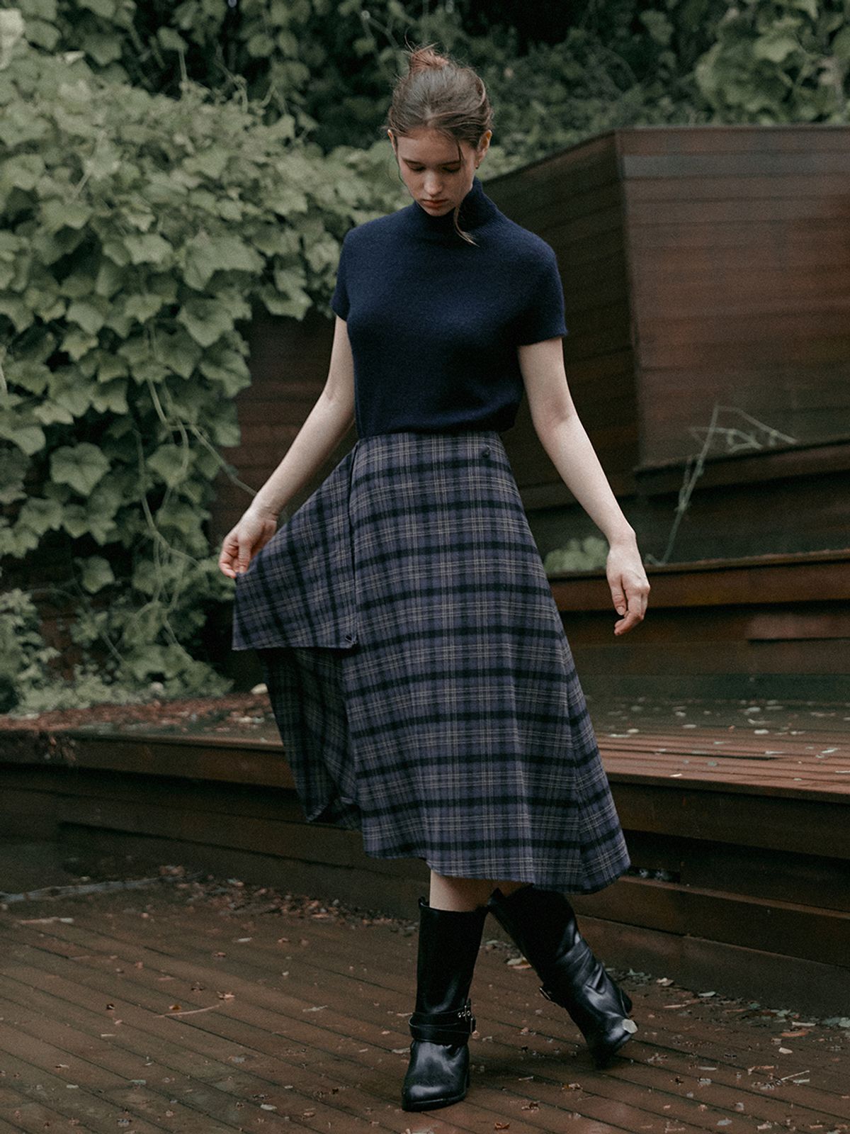 르니나(LENINA) SAVAGE check wrap unbalance skirt_GRAY