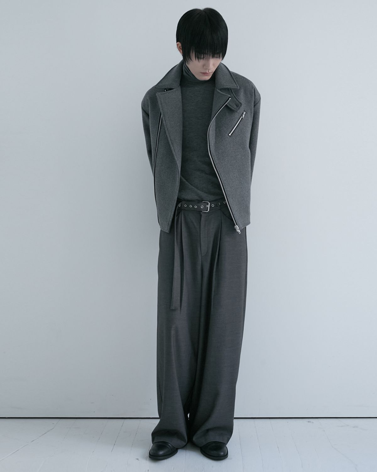 키류(KIRYU) BELTED CURVED SLACKS (GRAY)