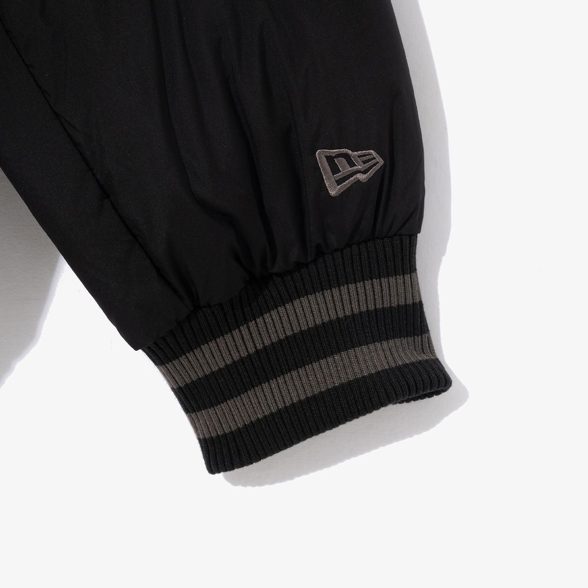 뉴에라(NEW ERA) MLB 뉴욕 양키스 봄버 다운 재킷 블랙 14742049