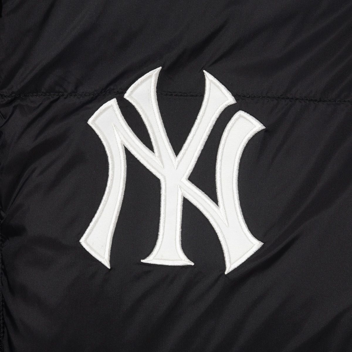 뉴에라(NEW ERA) MLB 뉴욕 양키스 푸퍼 다운 재킷 블랙 14742024