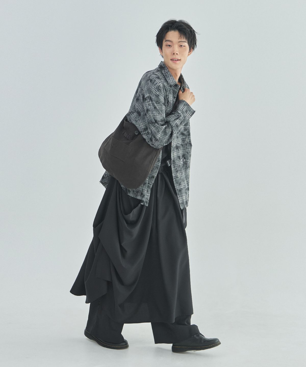 라드에디션(LAD EDITION) 그레이 빈티지 워싱 오버핏 체크 셔츠_블랙