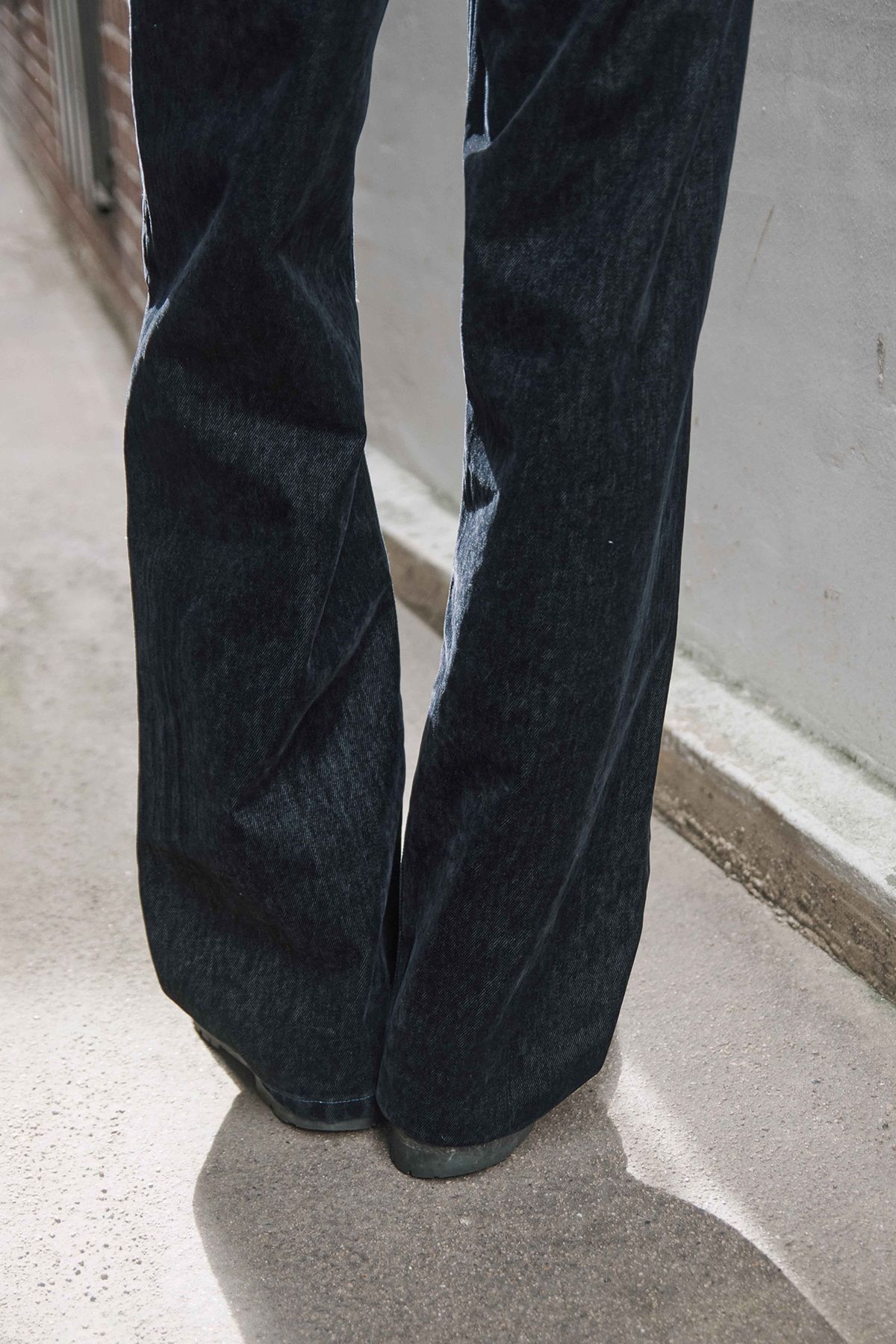 세븐틴엔드(17END) M 033 FLOKED DENIM JEANS