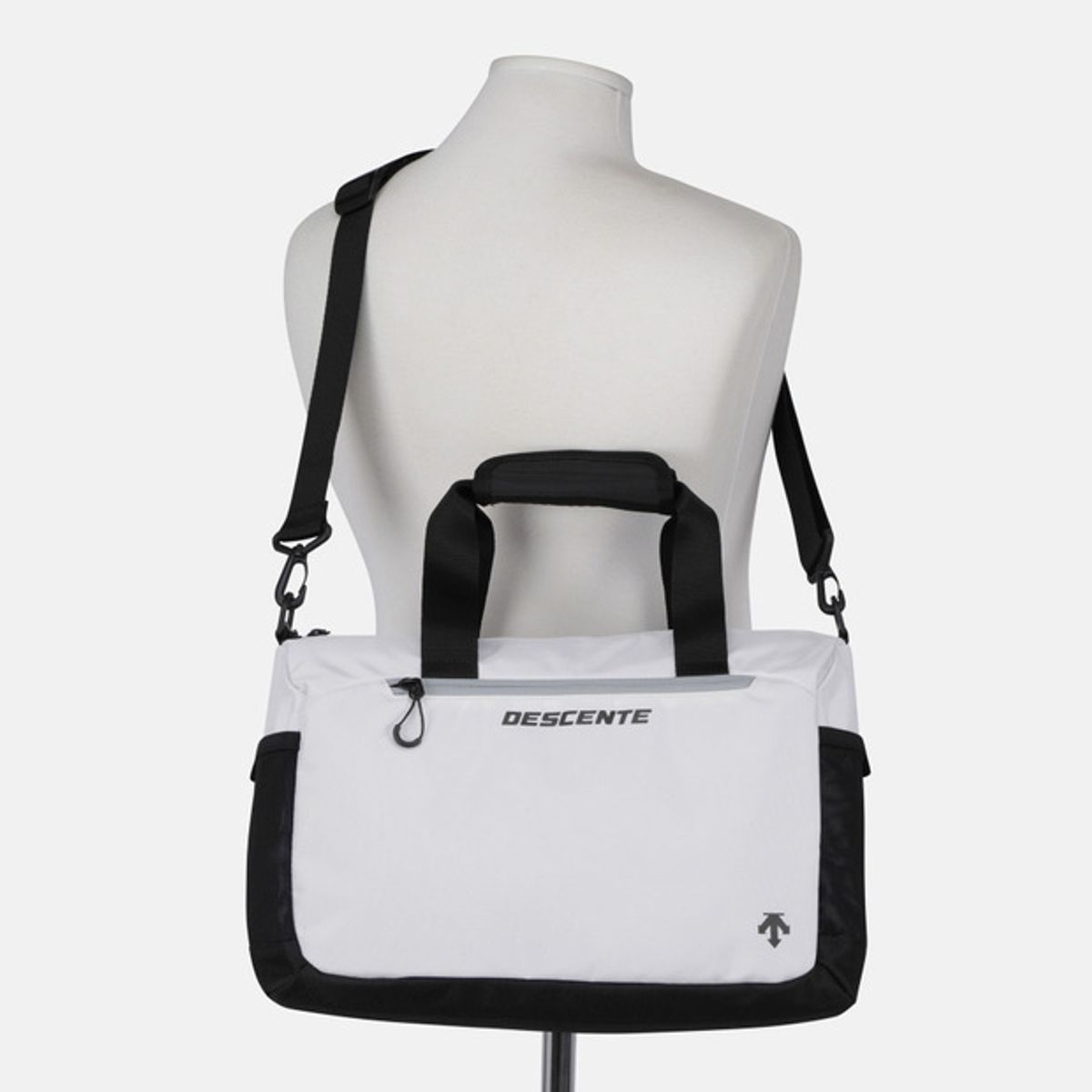 데상트(DESCENTE) 트레이닝 짐백 (15L) 화이트 SR123TBG1A