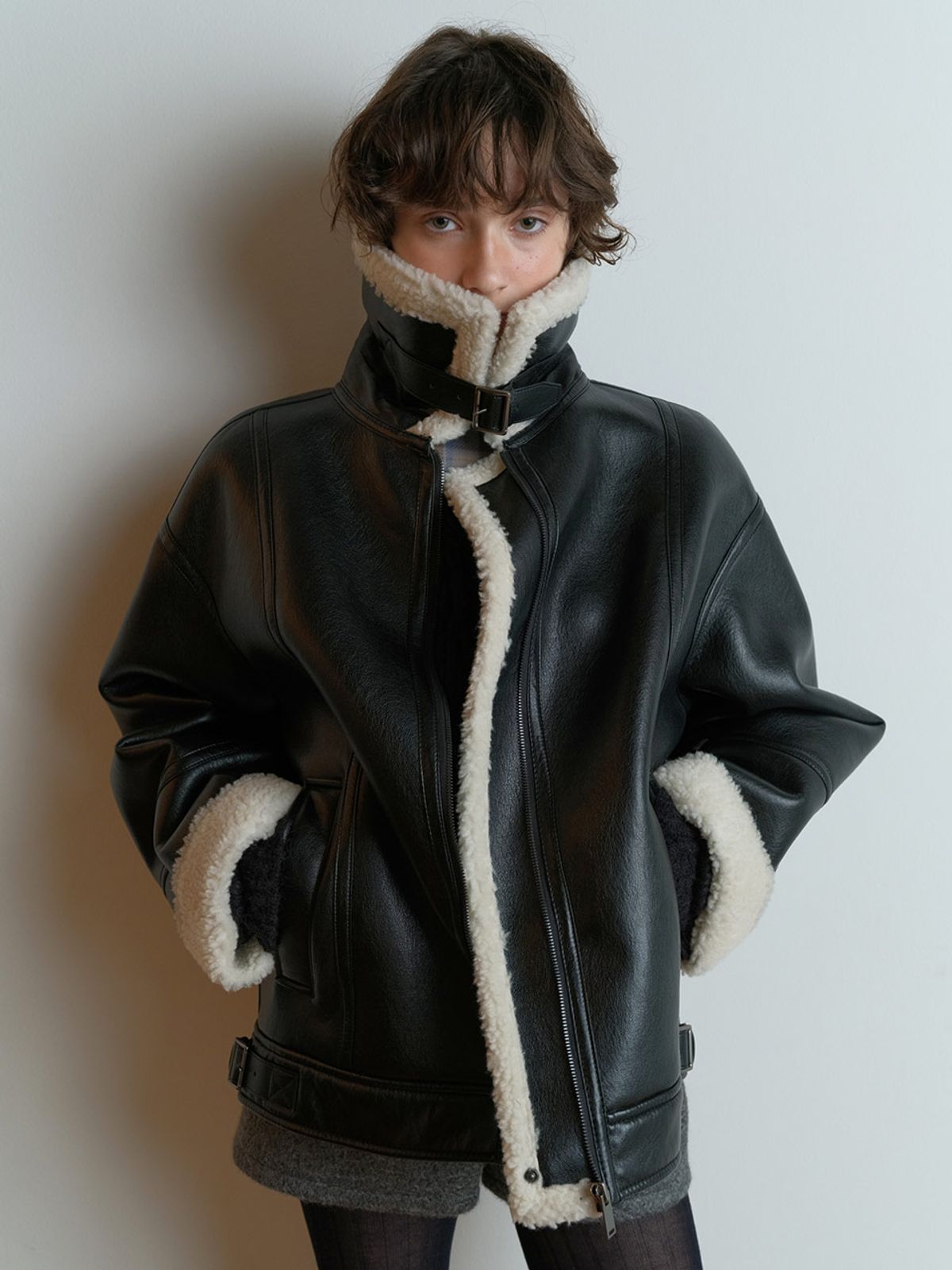 레이브(RAIVE) Shearling Mustang Jacket in Black VM5WM015-10
