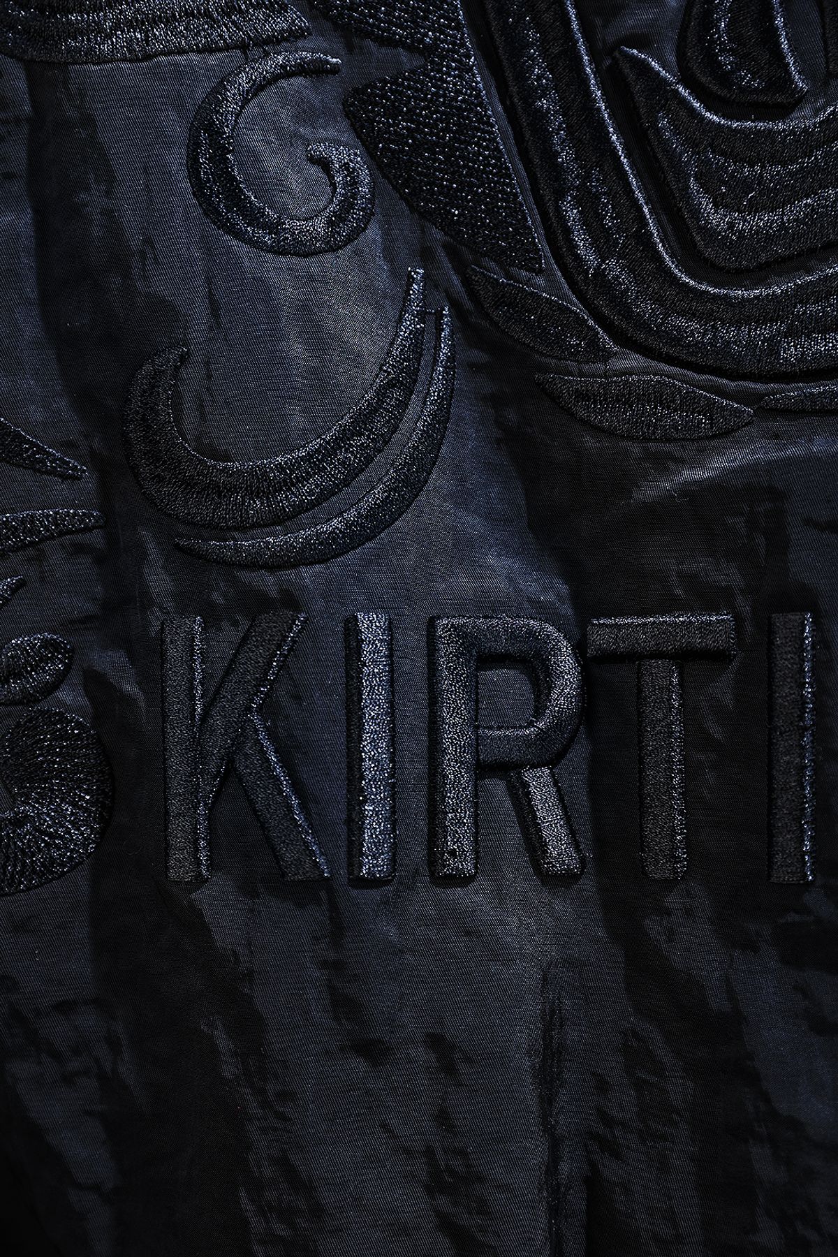 키르티무카(KIRTIMUKHA) 빅 자수 패딩 후드 집업