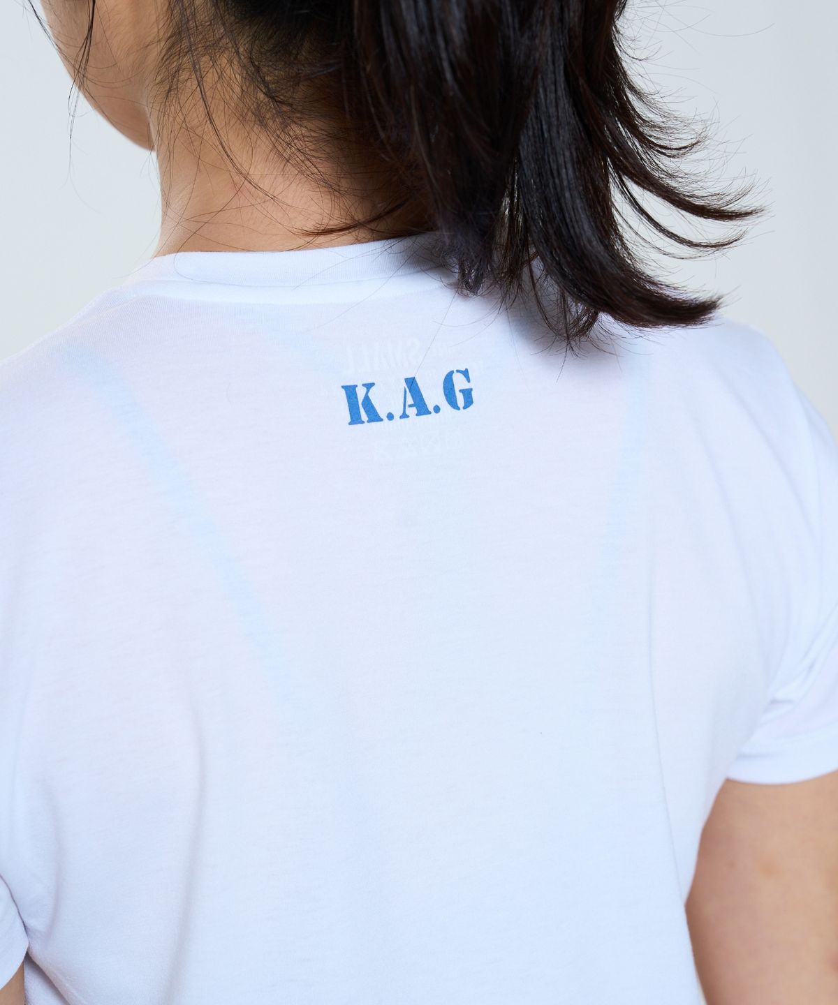 카키그라도(KHAKI GRADO) K.A.G 썬데이 PR데이 우먼 스탠다드핏 반팔 티셔츠 (White)
