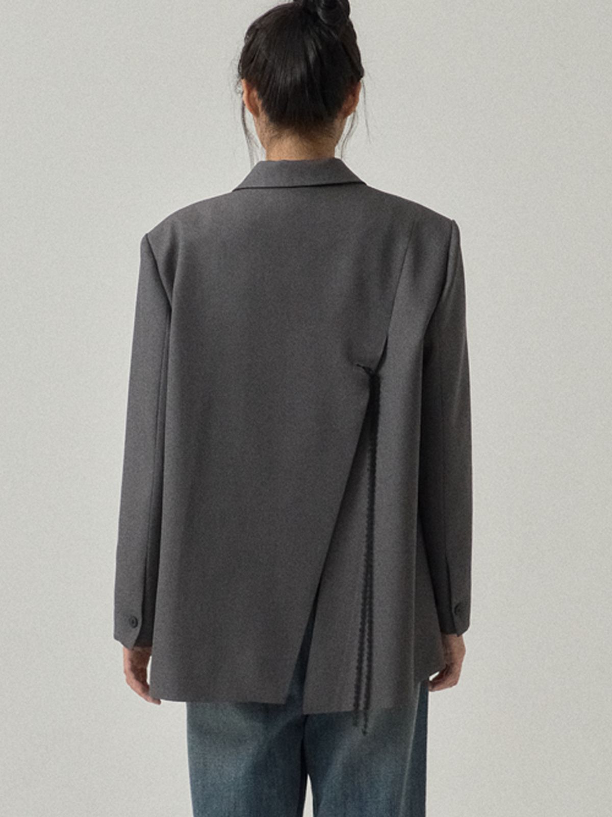 쏘리, 투 머치 러브(SORRY, TOO MUCH LOVE) Black Slit Tailored Oversized Jacket_Gray