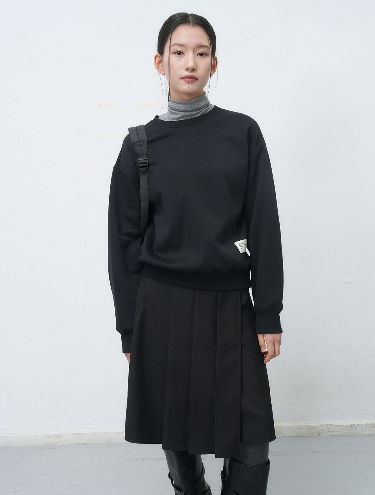 제너럴아이디어(GENERALIDEA) UNISEX 클럽 기모 맨투맨 [BLACK] / SBE4U02012