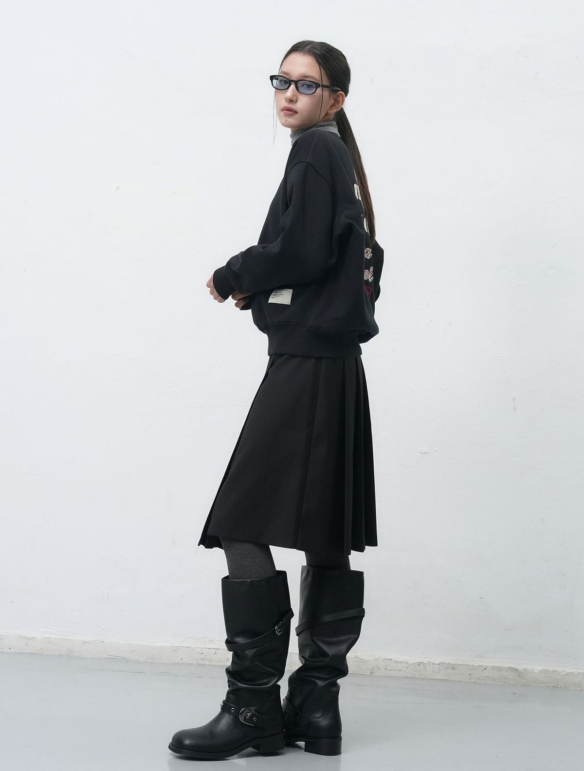 제너럴아이디어(GENERALIDEA) UNISEX 클럽 기모 맨투맨 [BLACK] / SBE4U02012