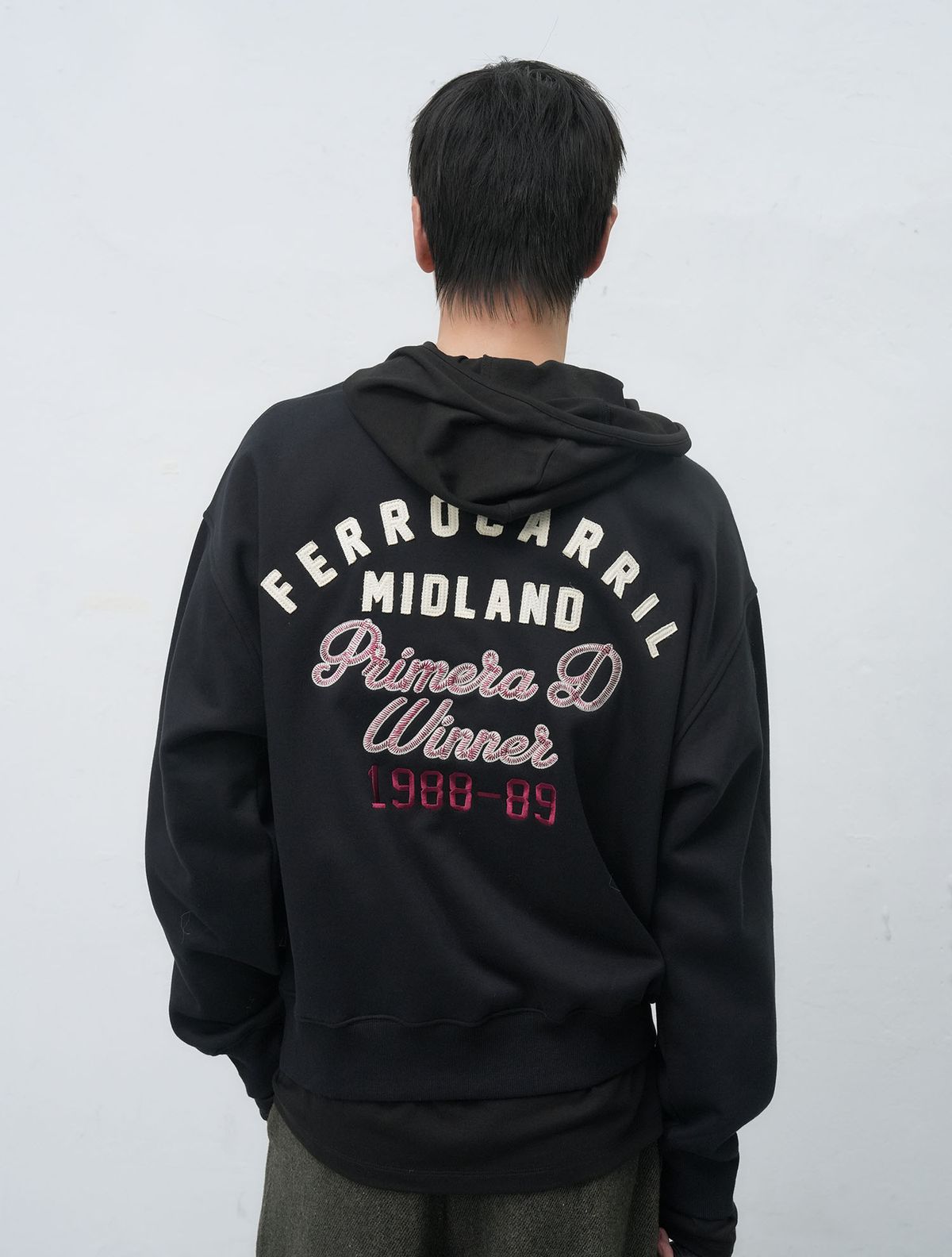 제너럴아이디어(GENERALIDEA) UNISEX 클럽 기모 맨투맨 [BLACK] / SBE4U02012