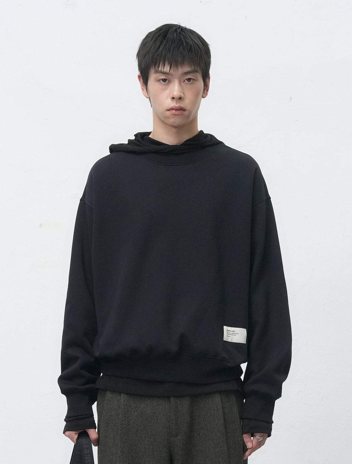 제너럴아이디어(GENERALIDEA) UNISEX 클럽 기모 맨투맨 [BLACK] / SBE4U02012
