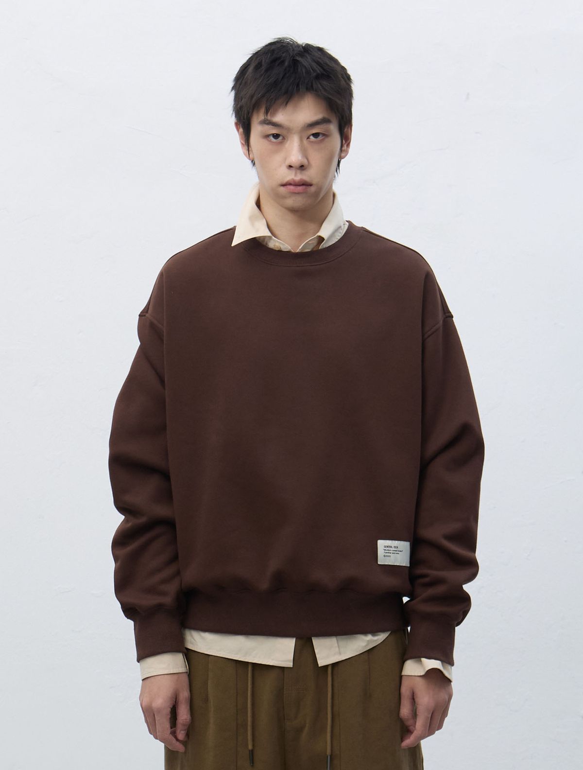 제너럴아이디어(GENERALIDEA) UNISEX 클럽 기모 맨투맨 [BROWN] / SBE4U02012