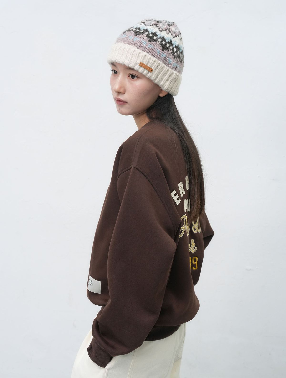 제너럴아이디어(GENERALIDEA) UNISEX 클럽 기모 맨투맨 [BROWN] / SBE4U02012