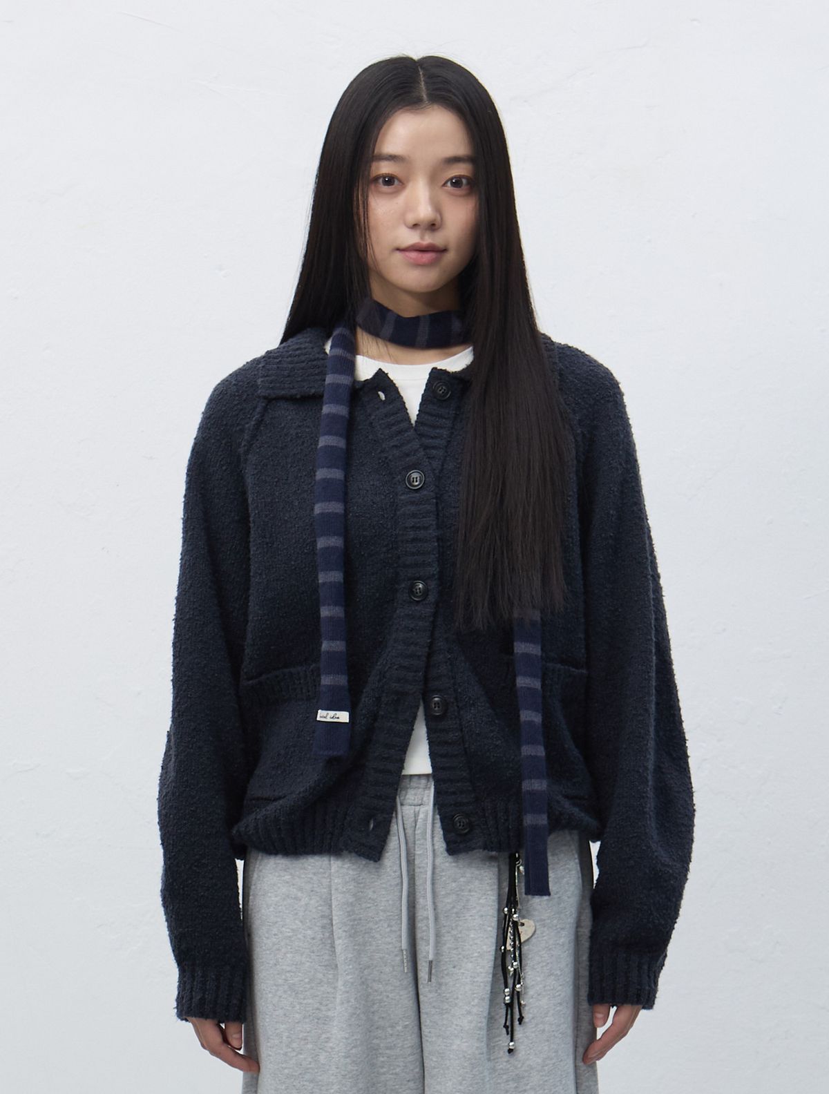 제너럴아이디어(GENERALIDEA) 부클 카라 포켓 가디건 [NAVY] / WBE4L04553