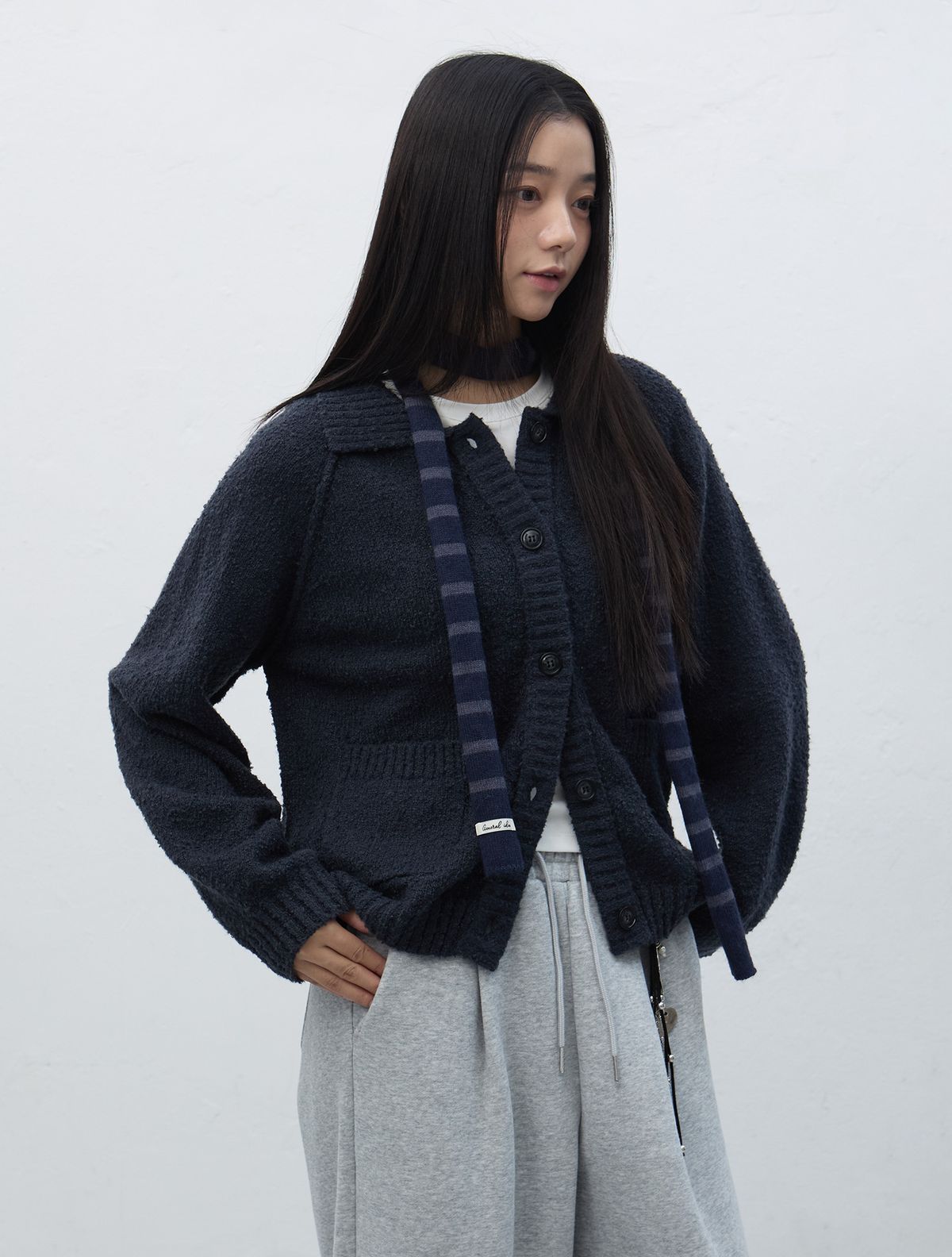 제너럴아이디어(GENERALIDEA) 부클 카라 포켓 가디건 [NAVY] / WBE4L04553