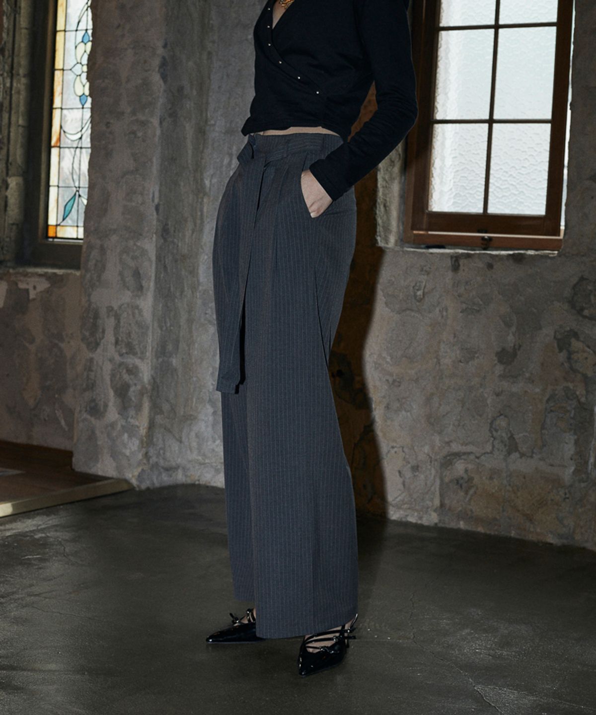 분트(VOONT) Looped Stripe Slacks (CHARCOAL)