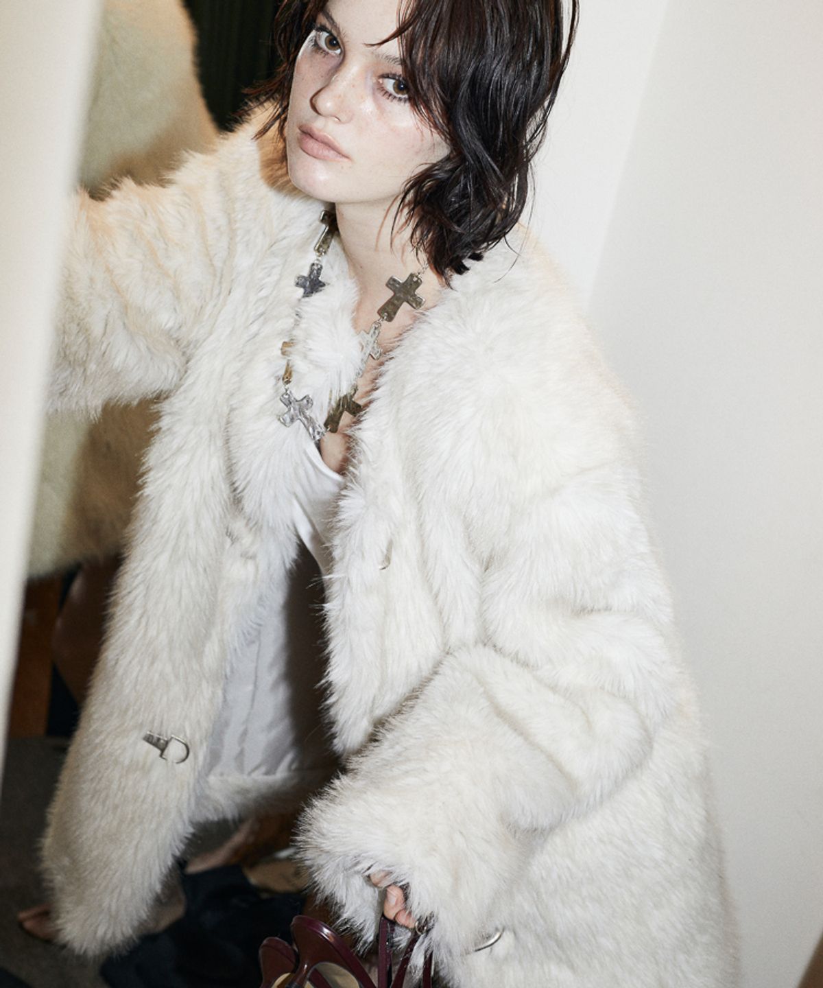 분트(VOONT) Metal Hook Fur Jacket (LIGHT BEIGE)