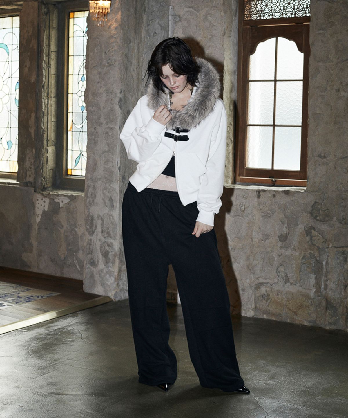 분트(VOONT) Buckle Strap Fur Hood Zip-Up (IVORY)