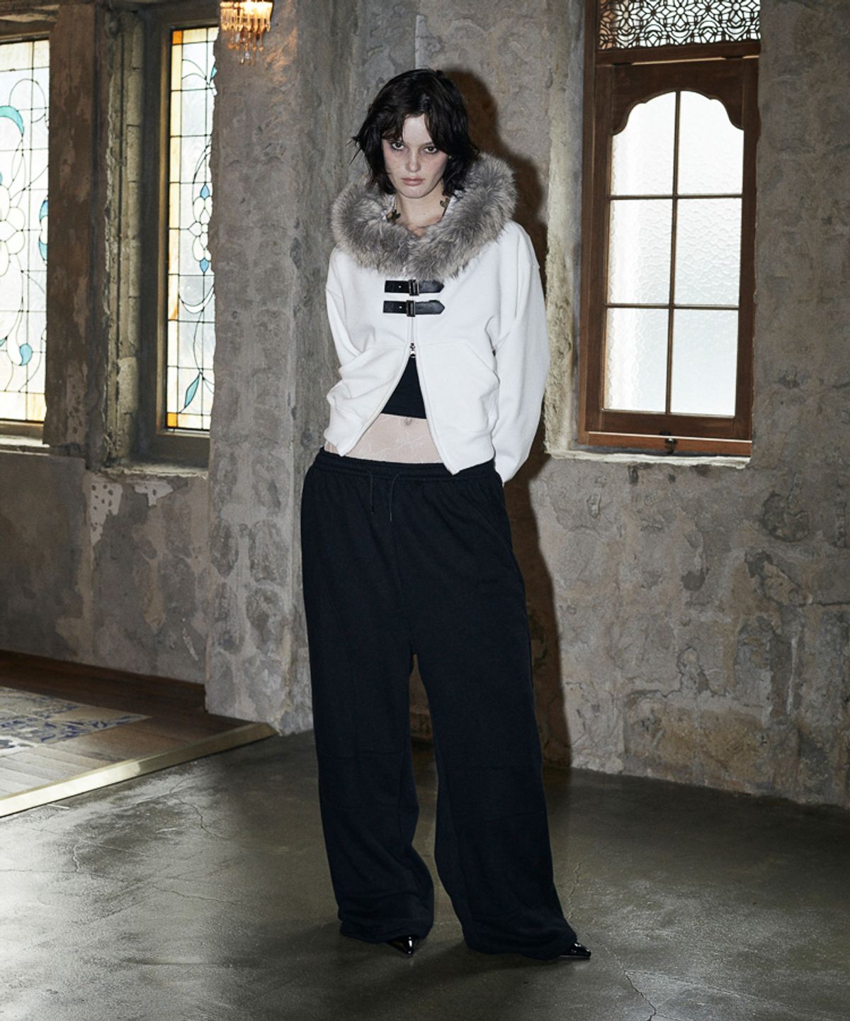분트(VOONT) Buckle Strap Fur Hood Zip-Up (IVORY)