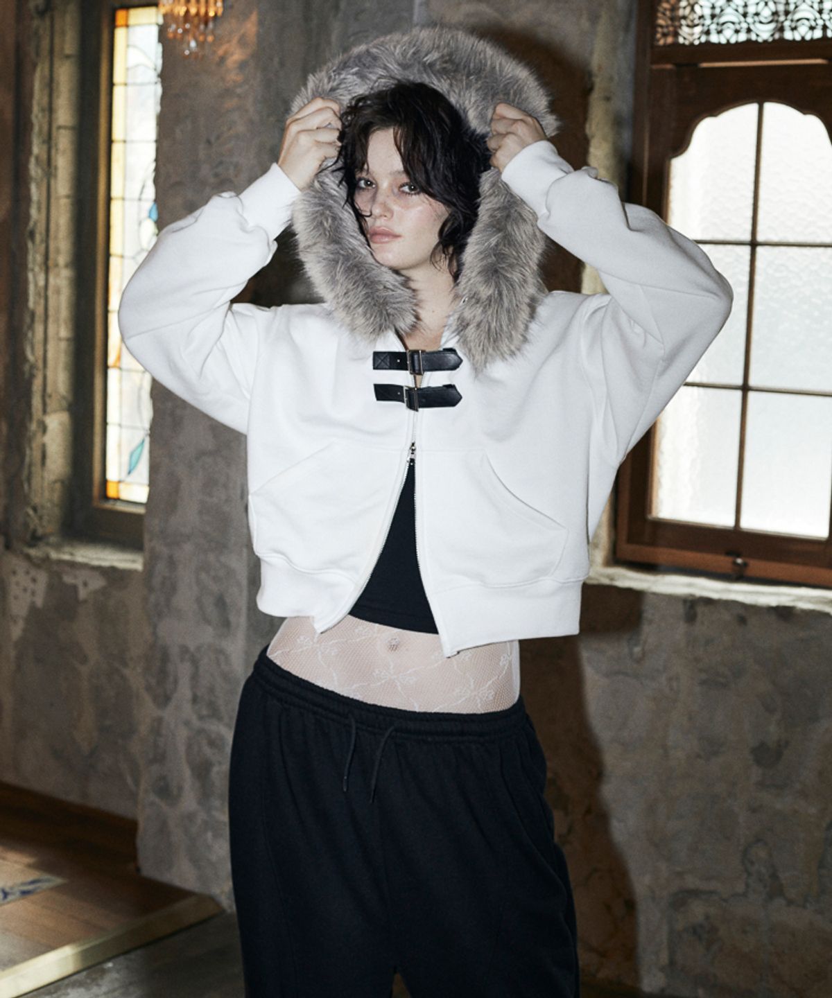 분트(VOONT) Buckle Strap Fur Hood Zip-Up (IVORY)