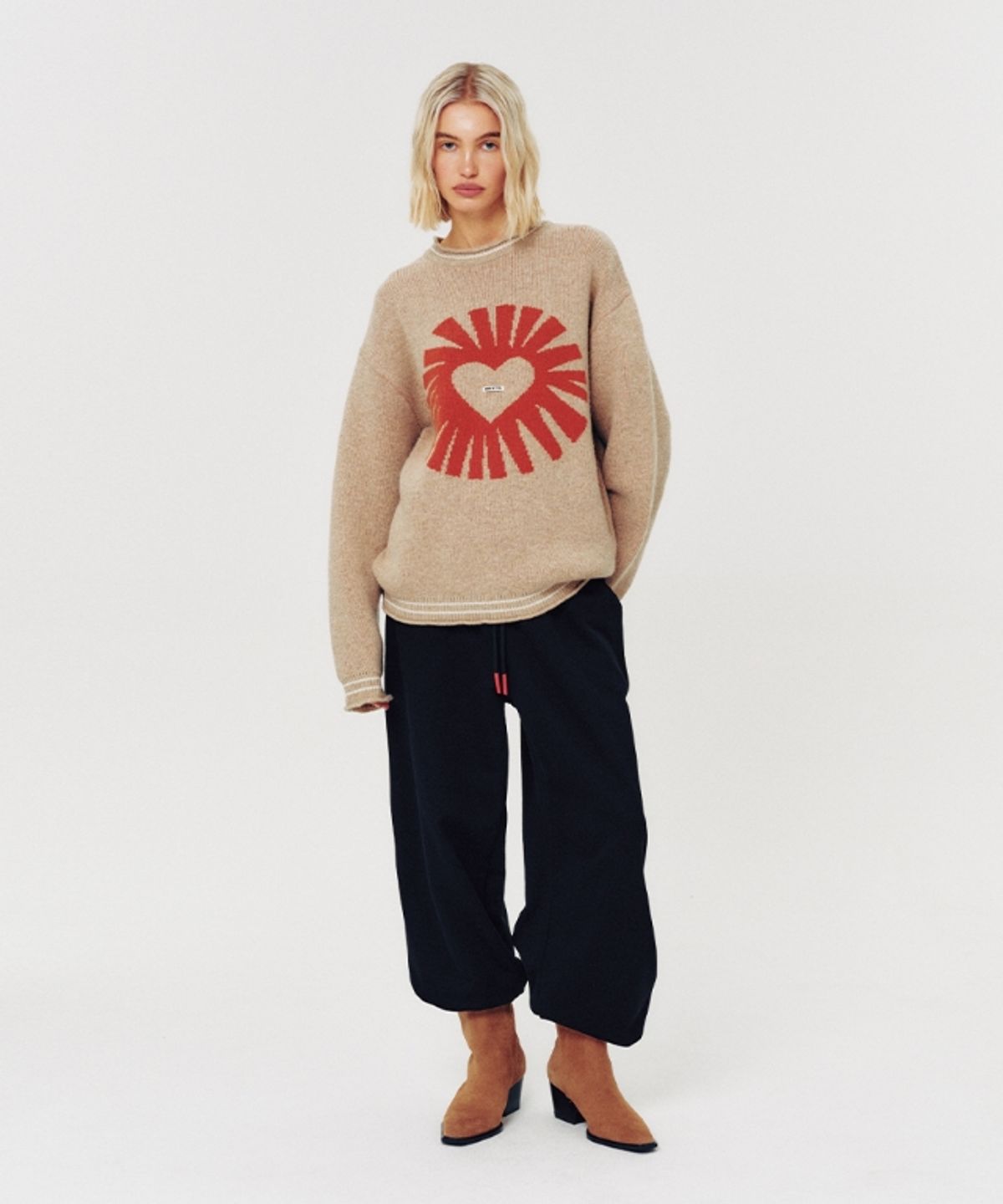 무드베러(MOODBETTER) RELAXED LOGO KNIT PULLOVER BEIGE