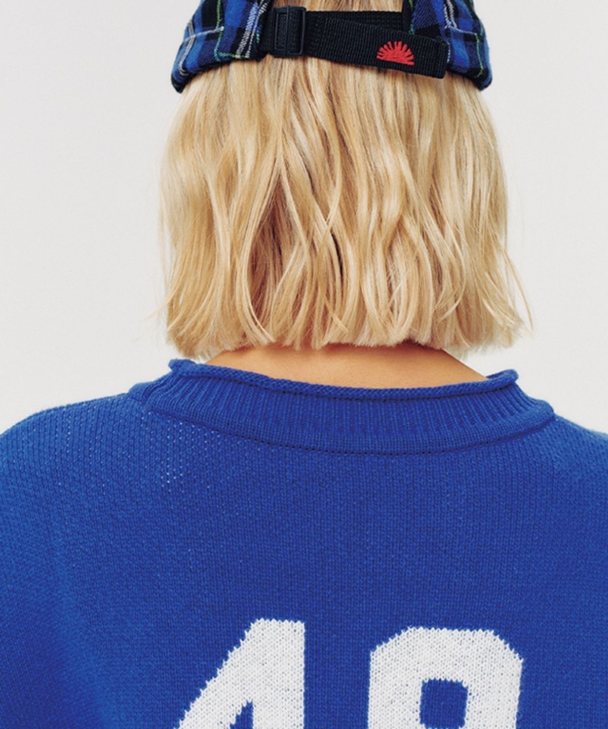 무드베러(MOODBETTER) LABEL POINT BACK NUMBER KNIT PULLOVER BLUE