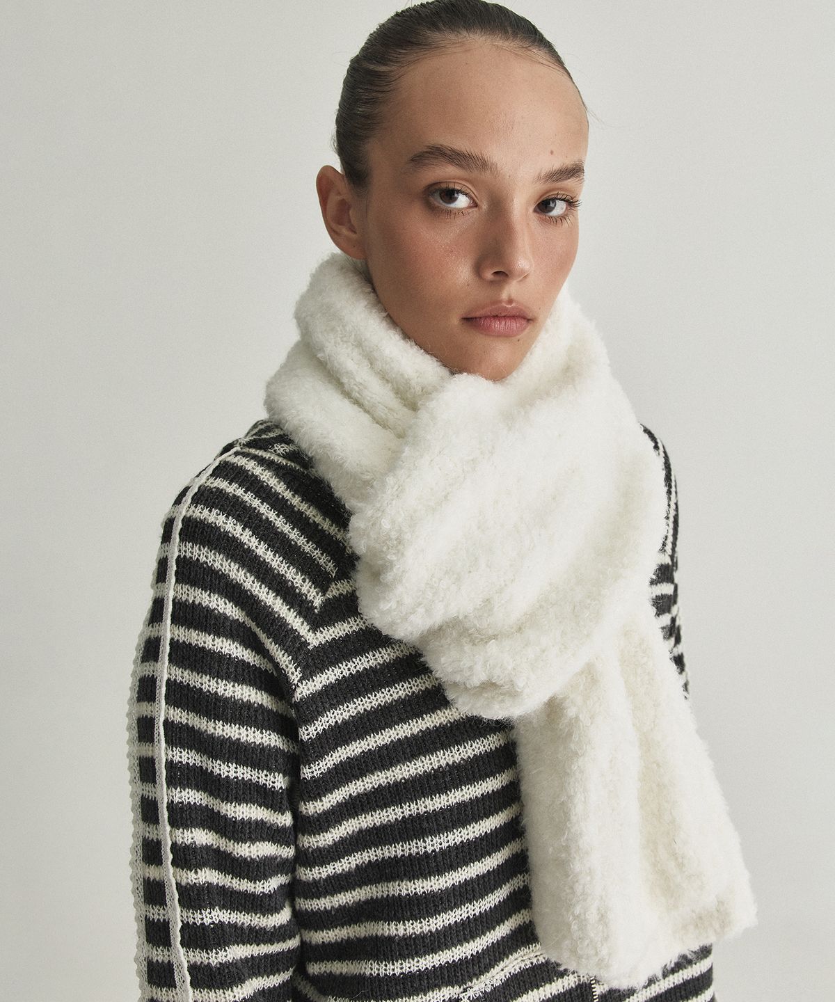 디어스토커(DEARSTALKER) KOI SOFT BOUCLE MUFFLER - 3 COLOR