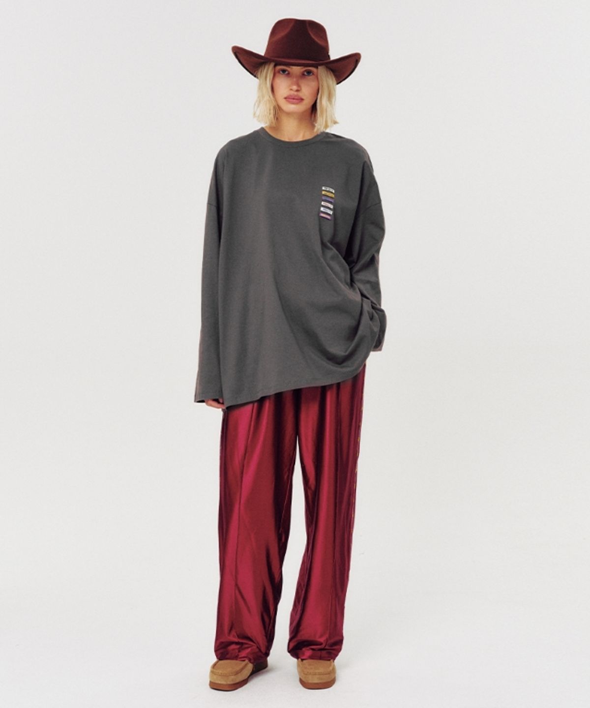무드베러(MOODBETTER) LABEL POINT LONG SLEEVE CHARCOAL