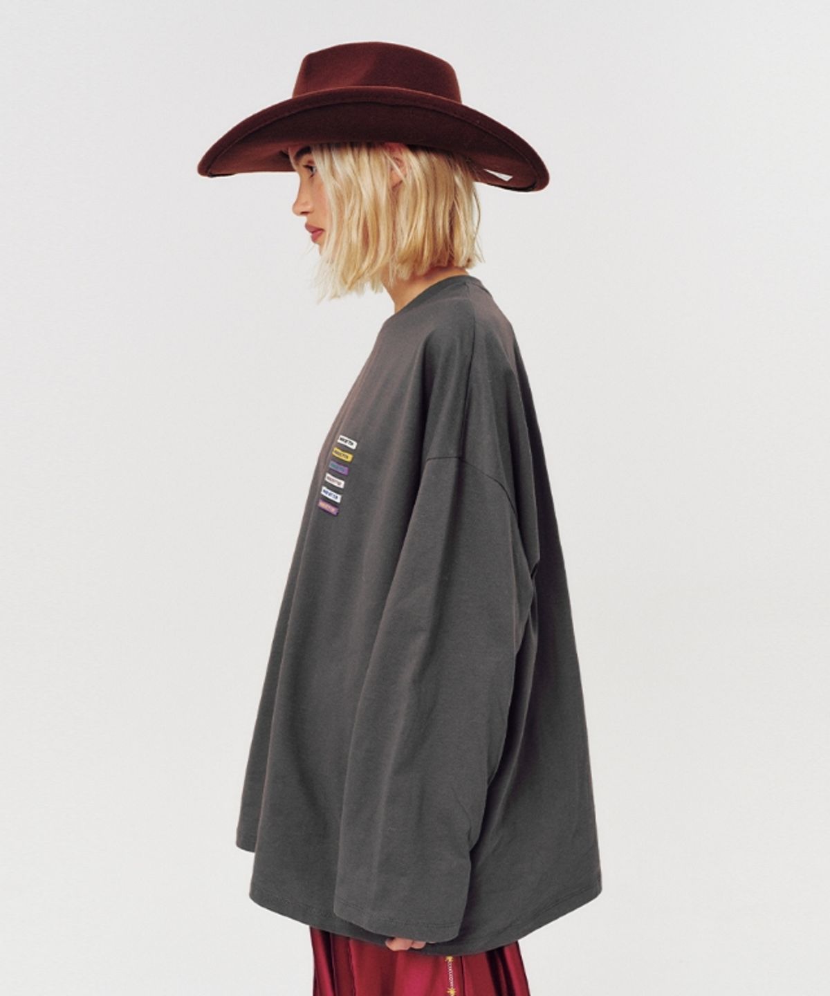 무드베러(MOODBETTER) LABEL POINT LONG SLEEVE CHARCOAL