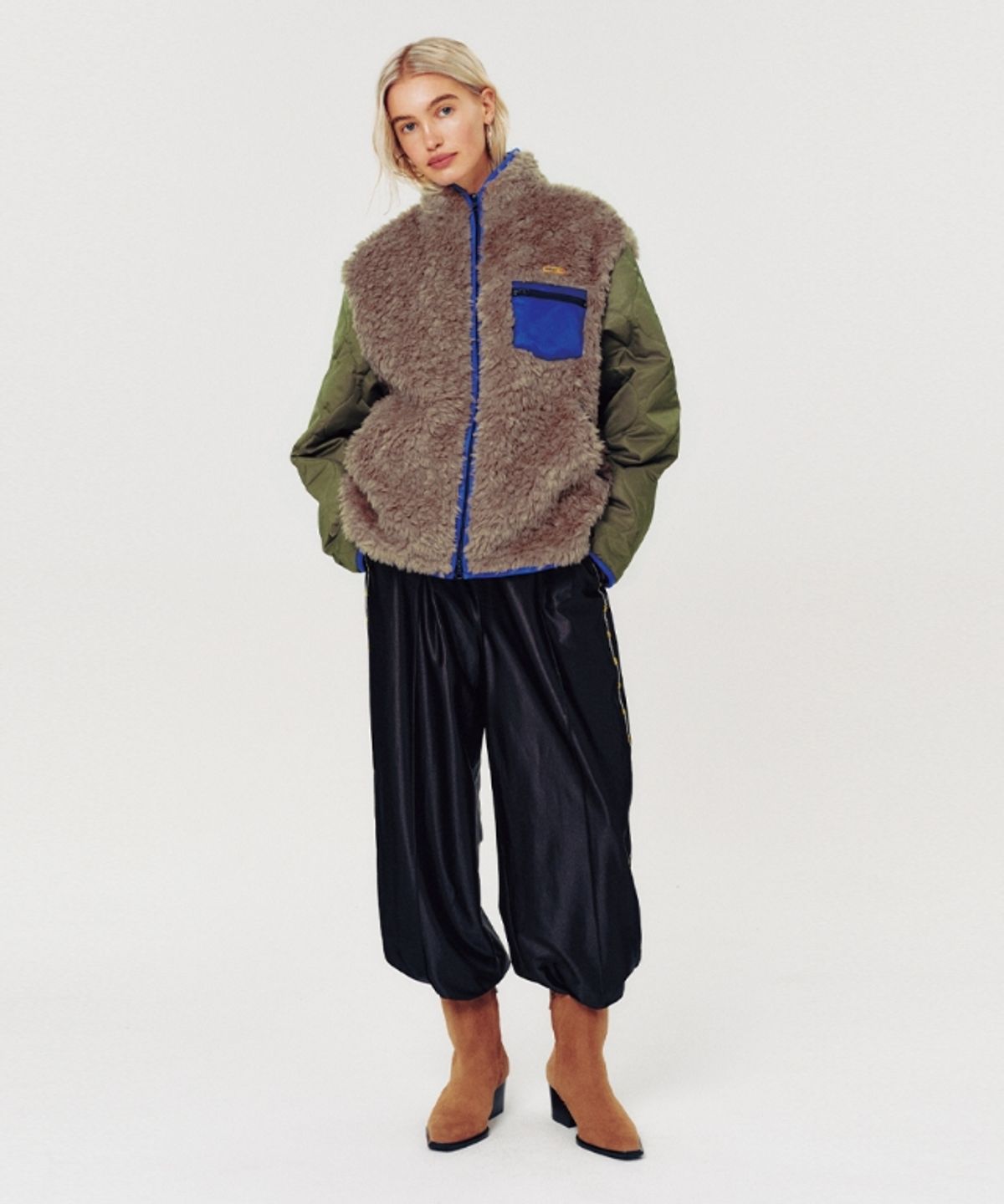 무드베러(MOODBETTER) SHEARLING FLEECE ZIP UP JUMPER KHAKI