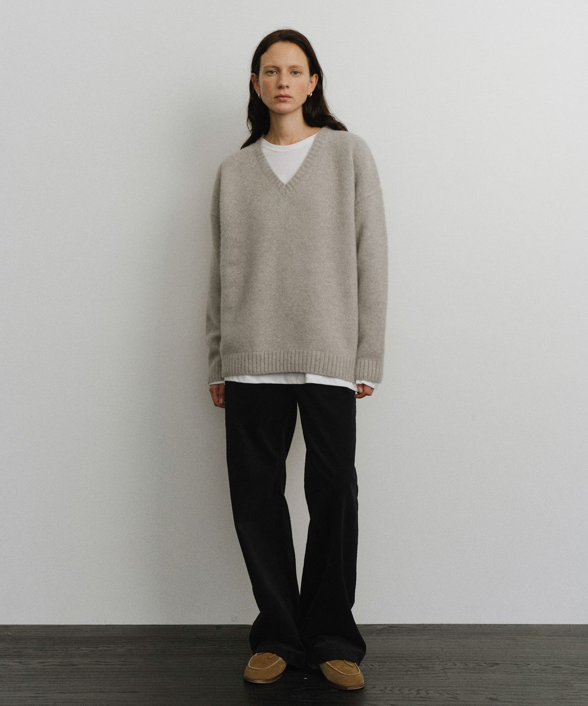 유라고(URAGO) Super fine raccoon V-neck knit