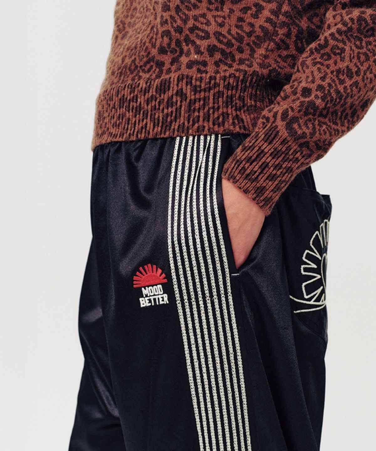 무드베러(MOODBETTER) SIDE LINE TRACK PANTS BLACK