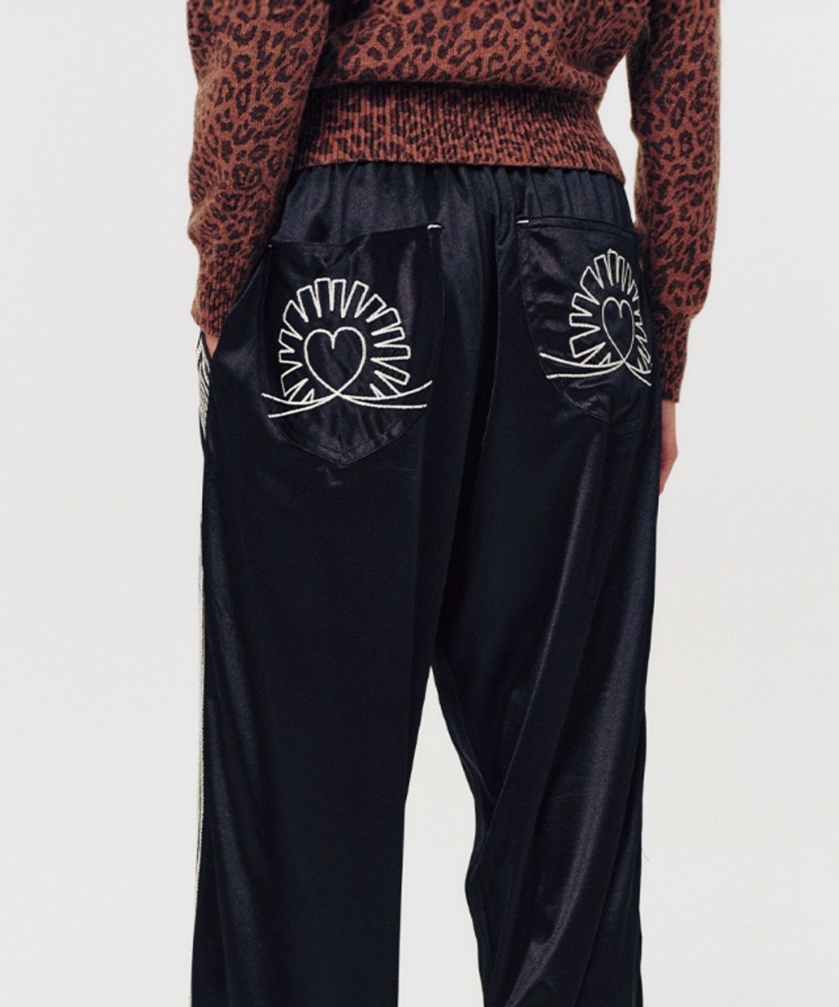 무드베러(MOODBETTER) SIDE LINE TRACK PANTS BLACK