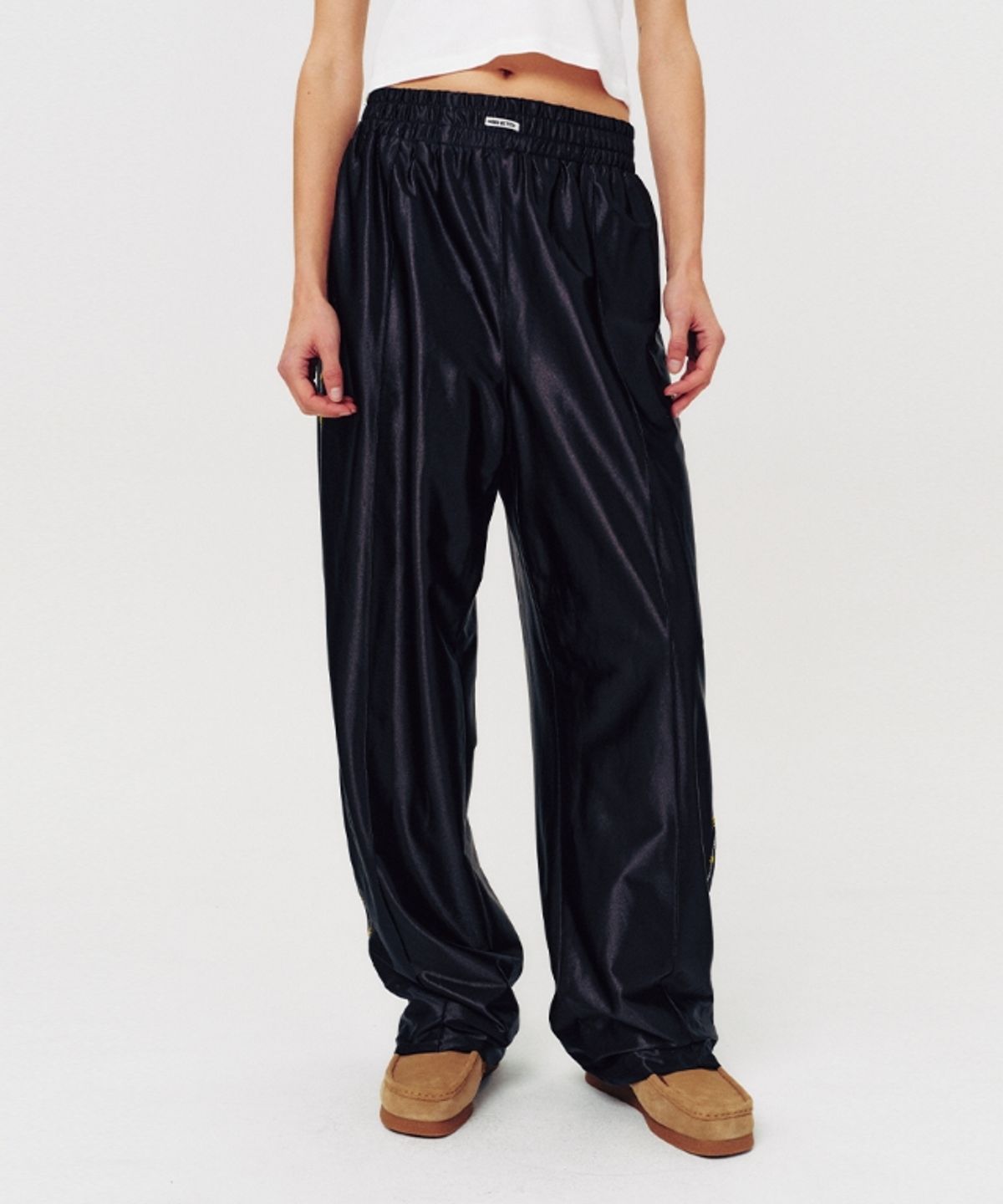 무드베러(MOODBETTER) HANDSTITCH LINE TRACK PANTS BLACK