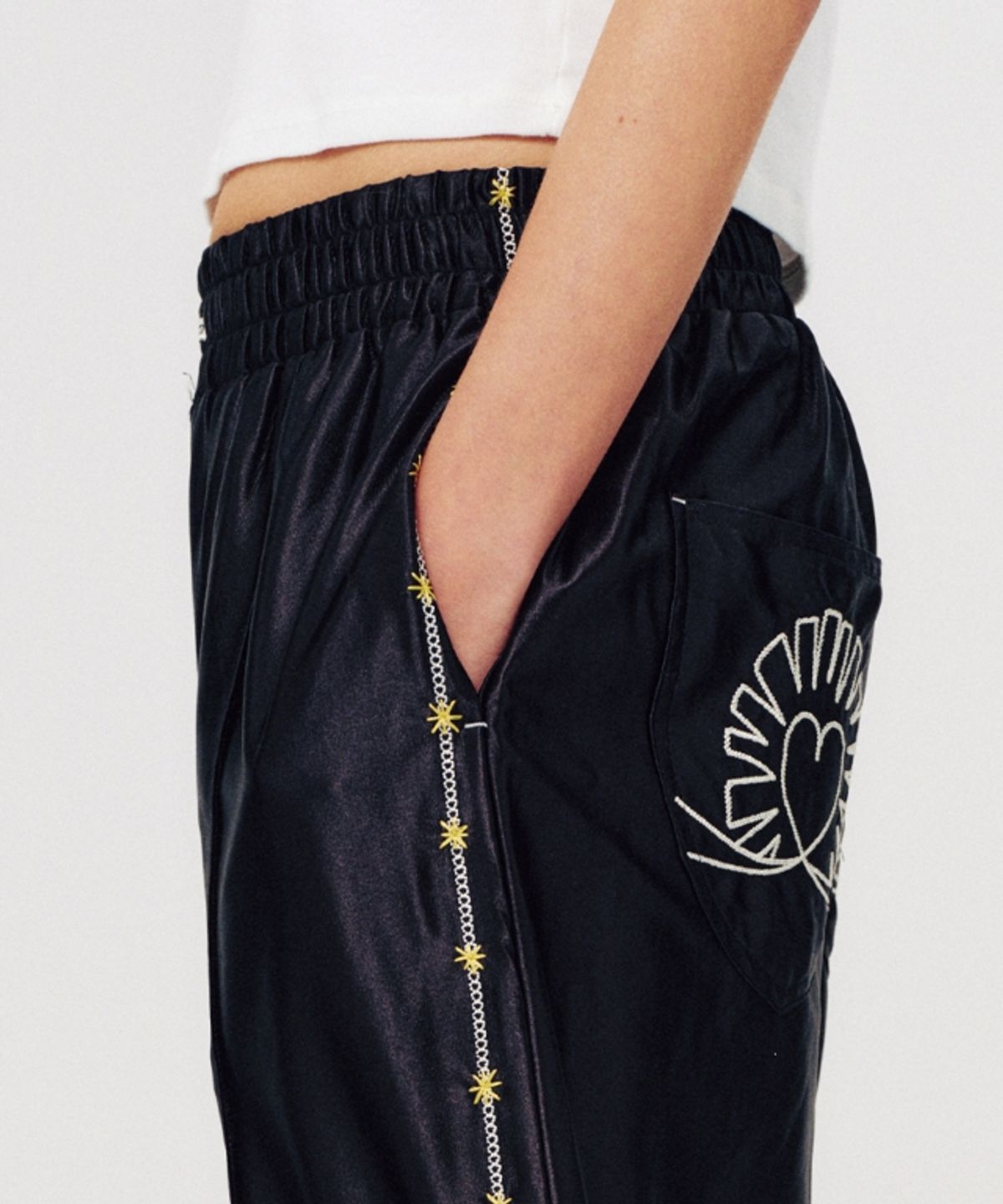 무드베러(MOODBETTER) HANDSTITCH LINE TRACK PANTS BLACK