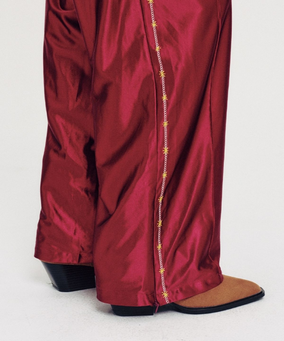 무드베러(MOODBETTER) HANDSTITCH LINE TRACK PANTS WINE