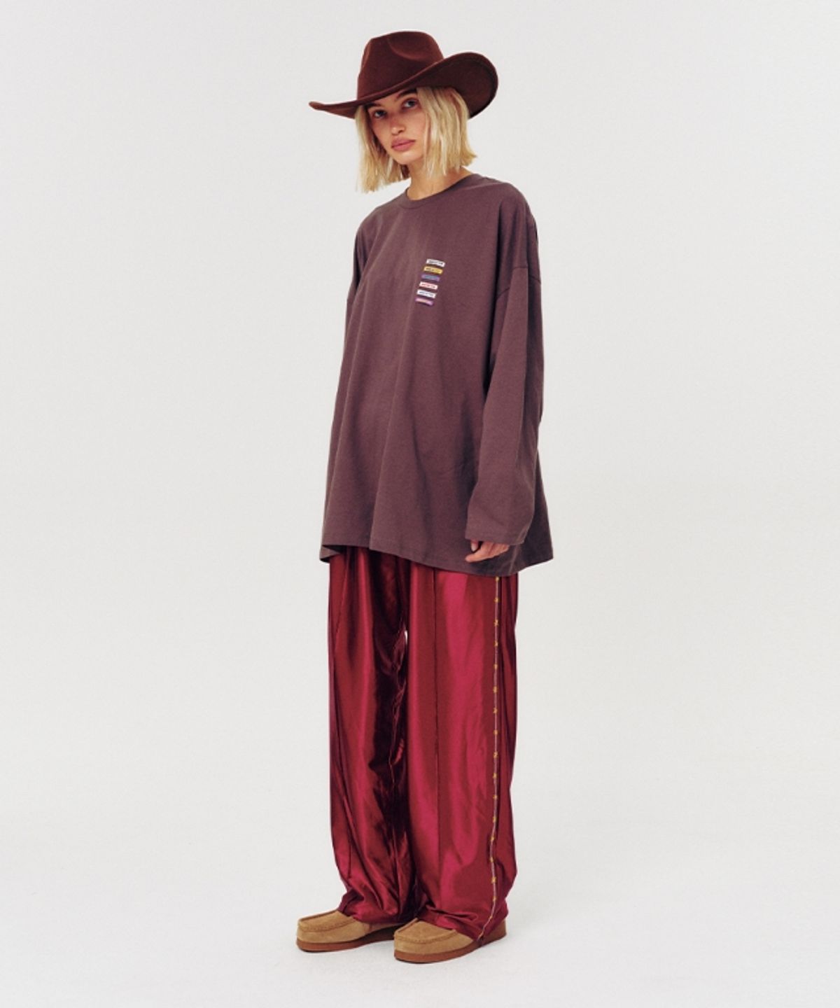 무드베러(MOODBETTER) HANDSTITCH LINE TRACK PANTS WINE