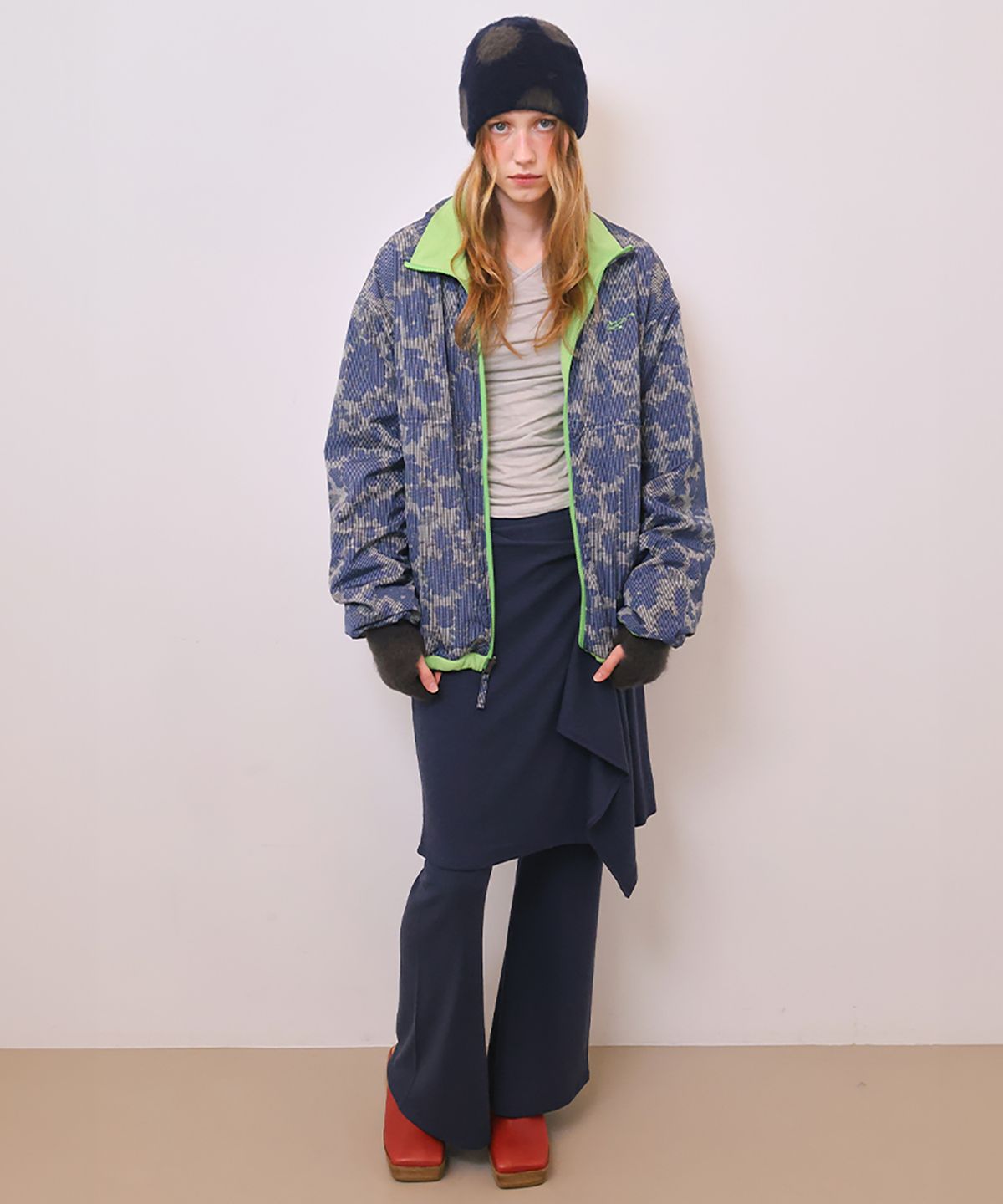 포에브(POEV) Fluffy Dotted Knit Beanie - Navy