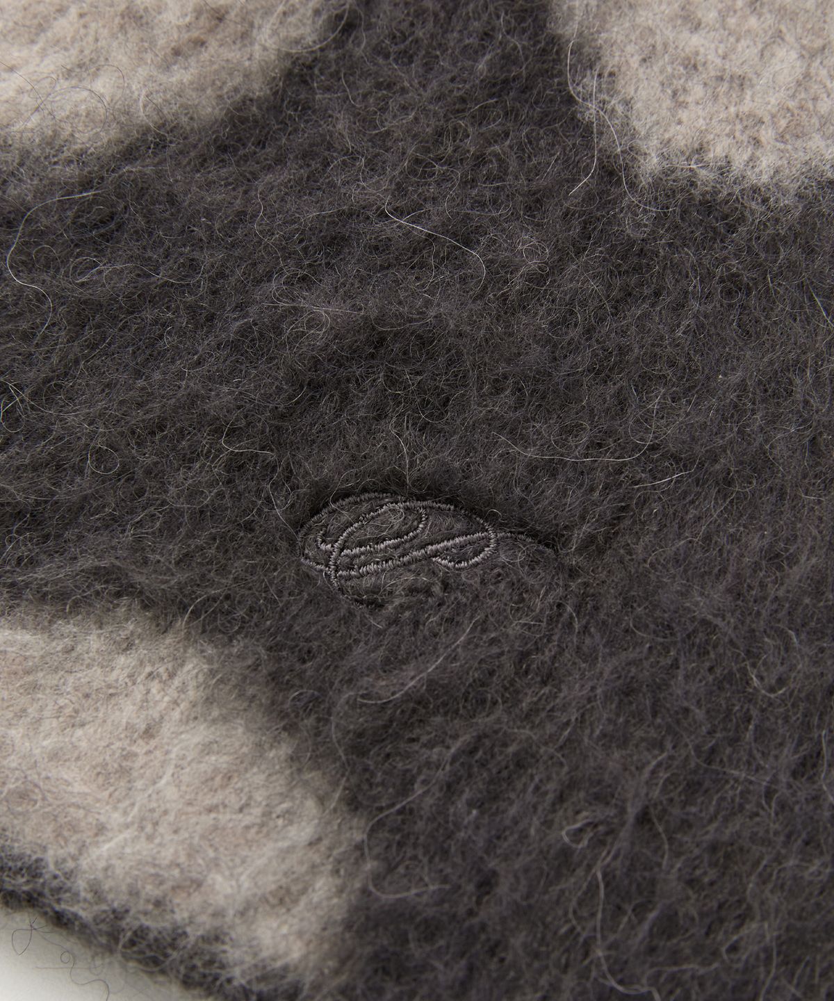 포에브(POEV) Fluffy Dotted Knit Beanie - Charcoal