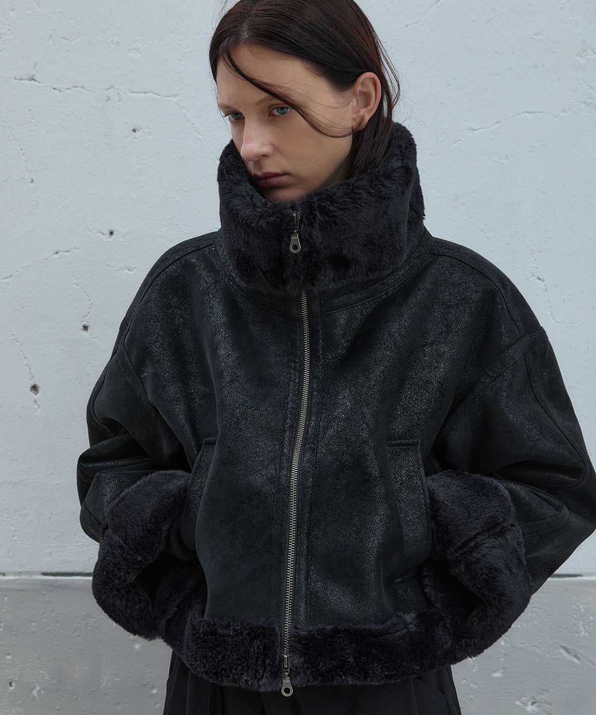앤드로스(ANDROS) High Neck Short Shearling Jacket (Black)