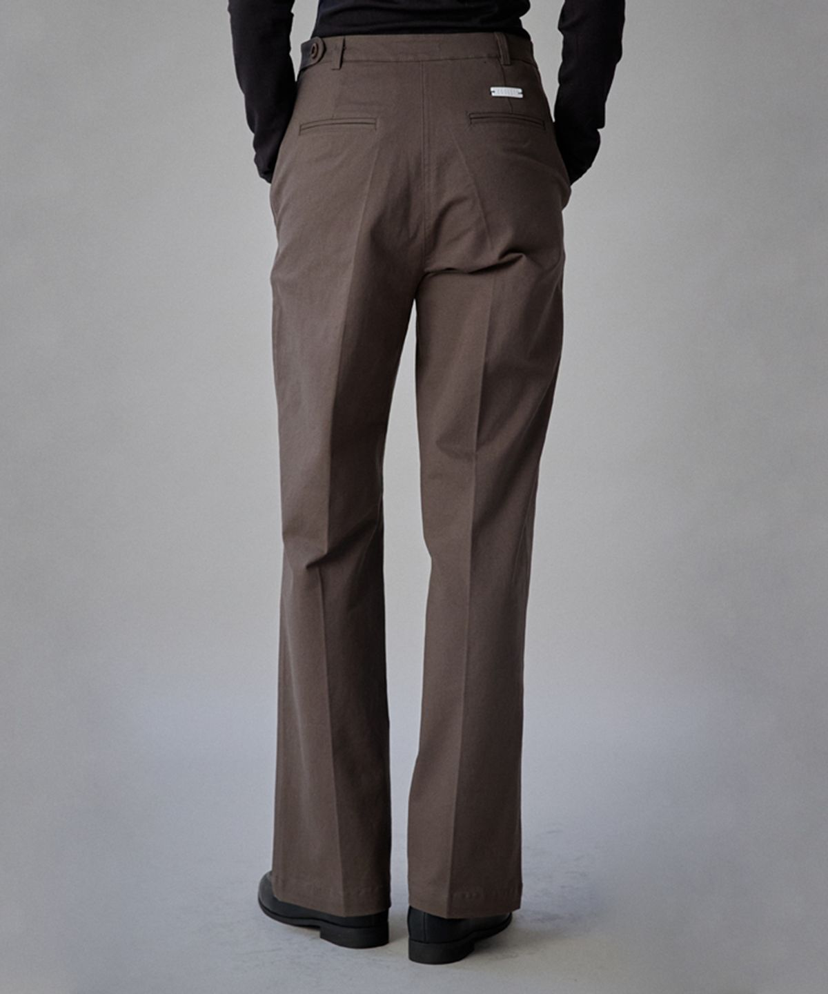 코케트(COQUET) Coquet Structured Line Pants Deep Khaki