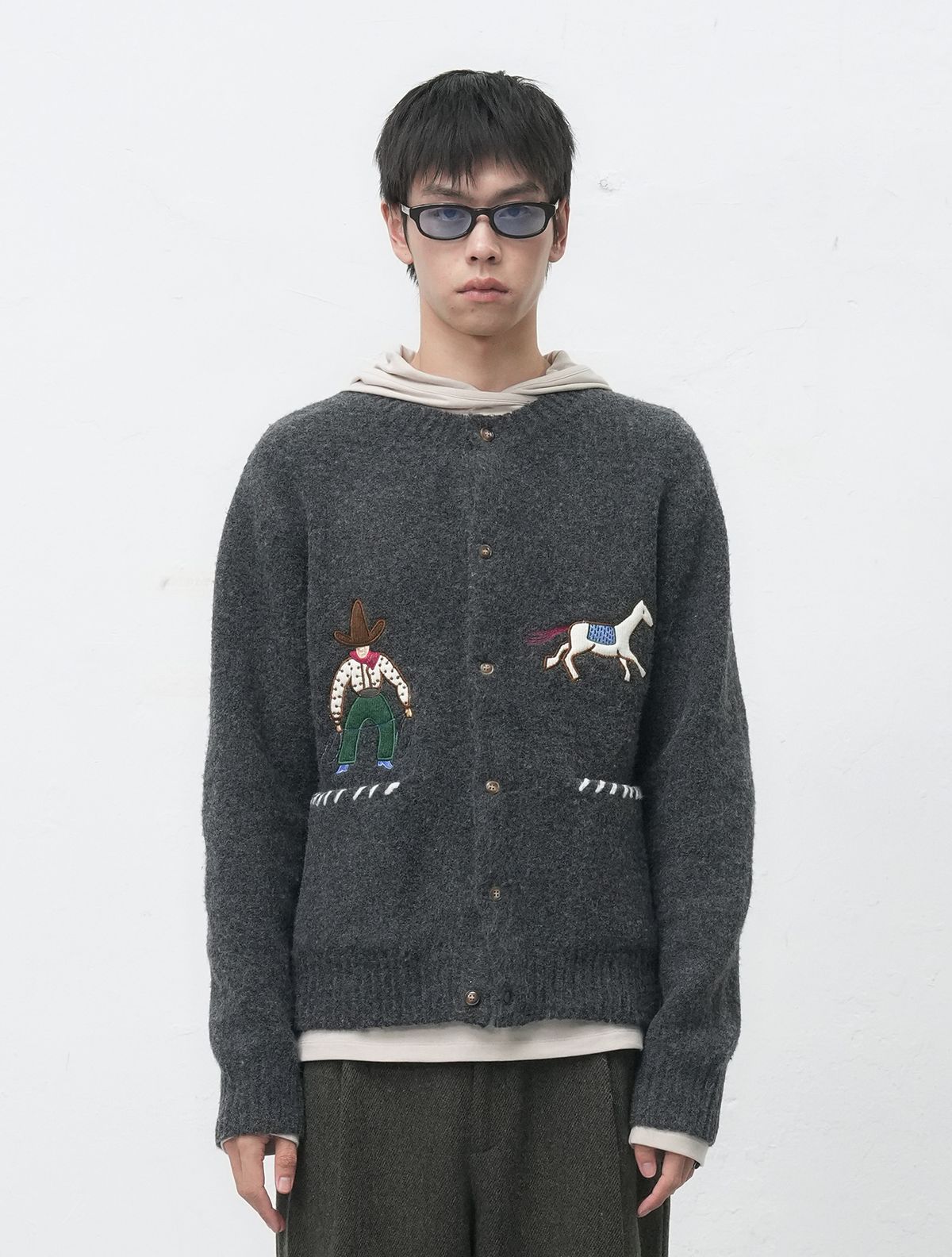 제너럴아이디어(GENERALIDEA) UNISEX 카우보이 크루넥 가디건 [CHARCOAL] / SBE4U04013