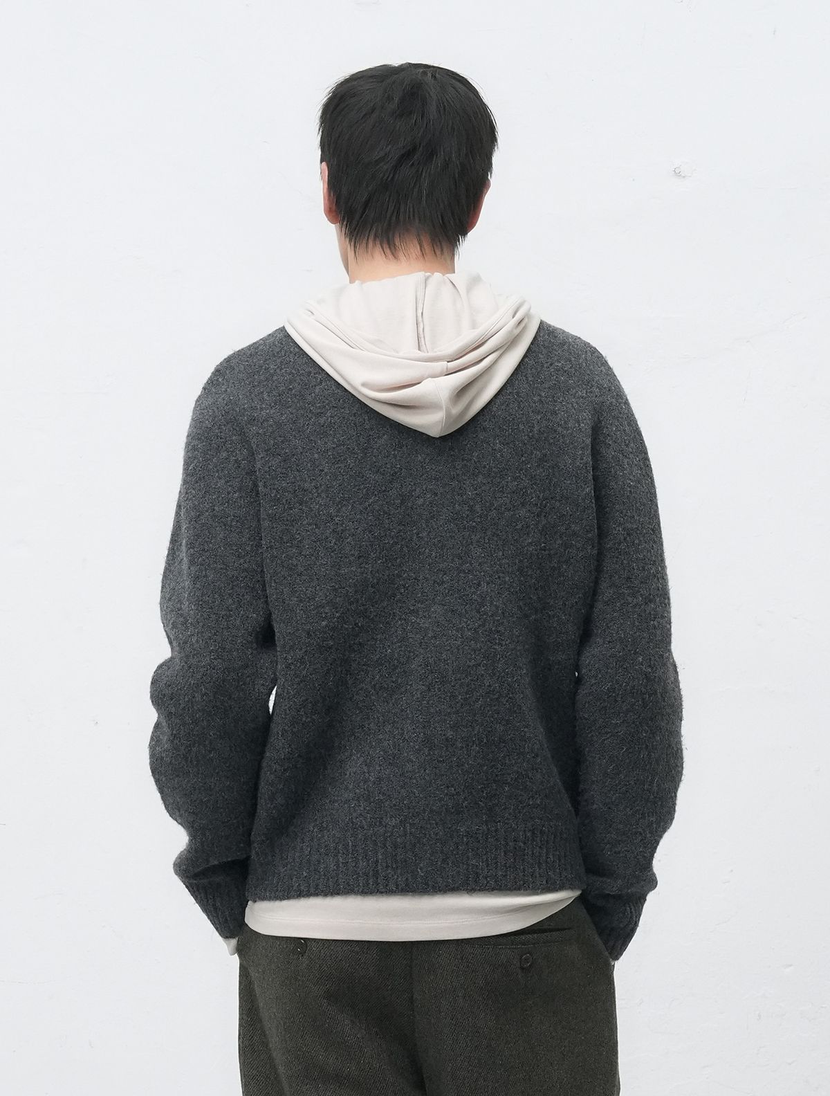 제너럴아이디어(GENERALIDEA) UNISEX 카우보이 크루넥 가디건 [CHARCOAL] / SBE4U04013