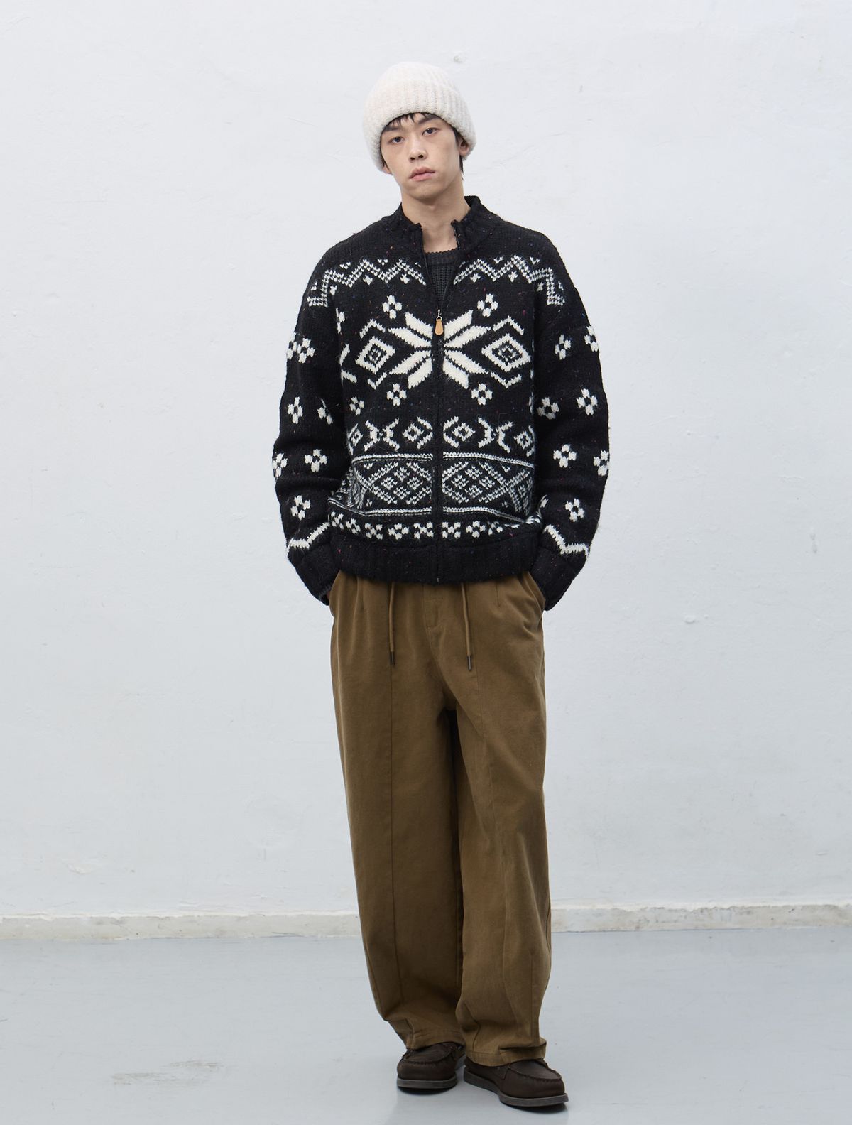 제너럴아이디어(GENERALIDEA) UNISEX 하이넥 노르딕 집업 가디건 [BLACK] / SBE4U04017