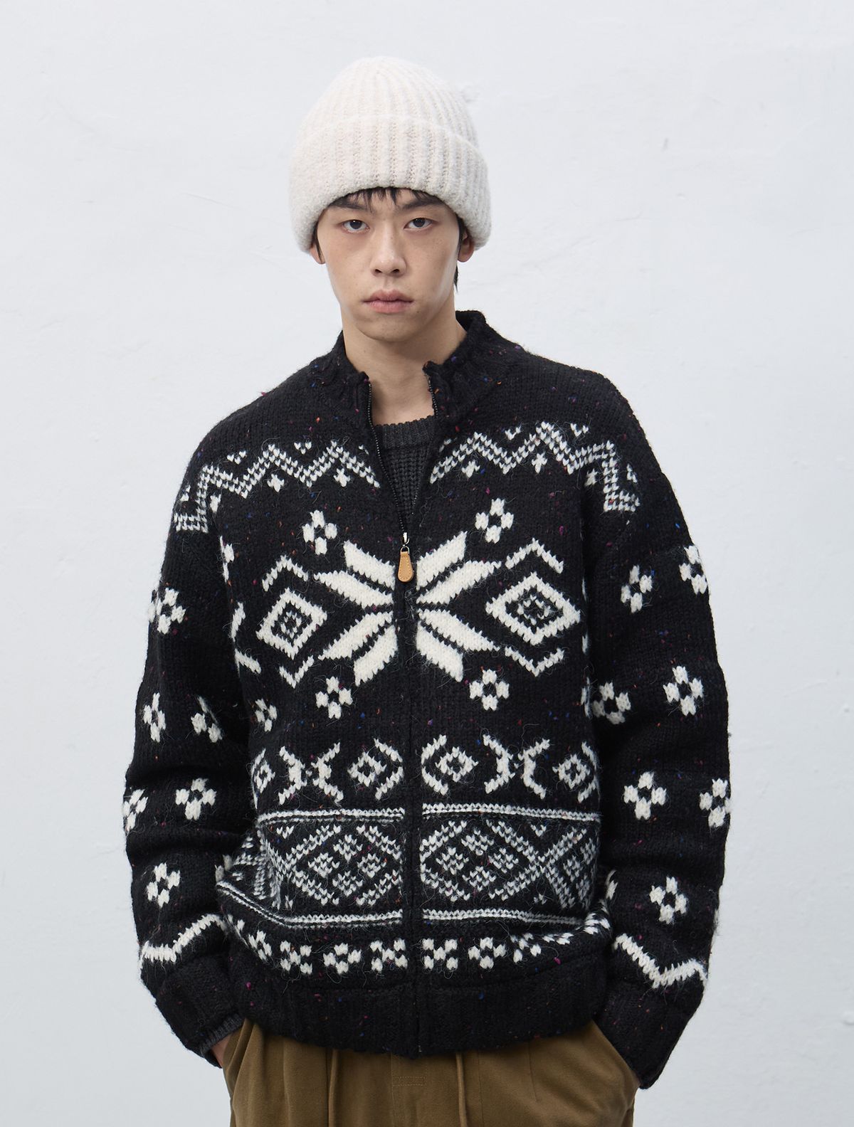 제너럴아이디어(GENERALIDEA) UNISEX 하이넥 노르딕 집업 가디건 [BLACK] / SBE4U04017