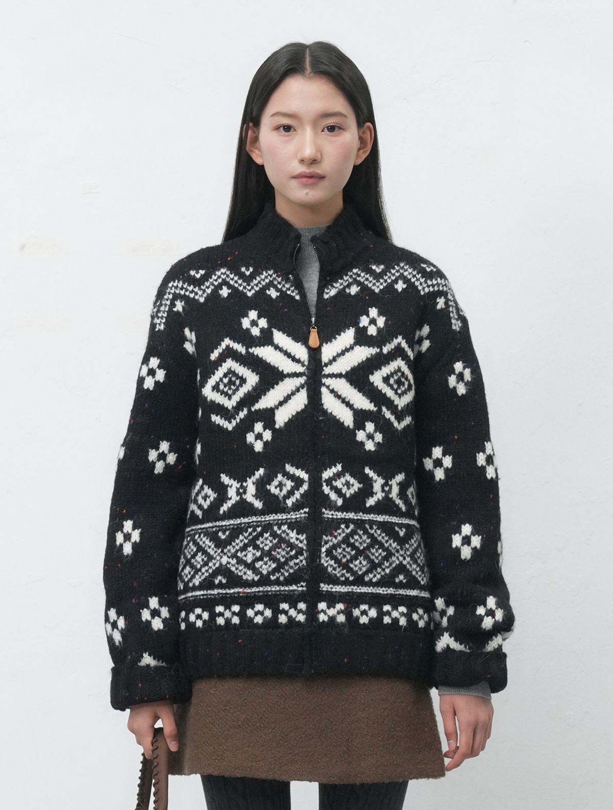 제너럴아이디어(GENERALIDEA) UNISEX 하이넥 노르딕 집업 가디건 [BLACK] / SBE4U04017